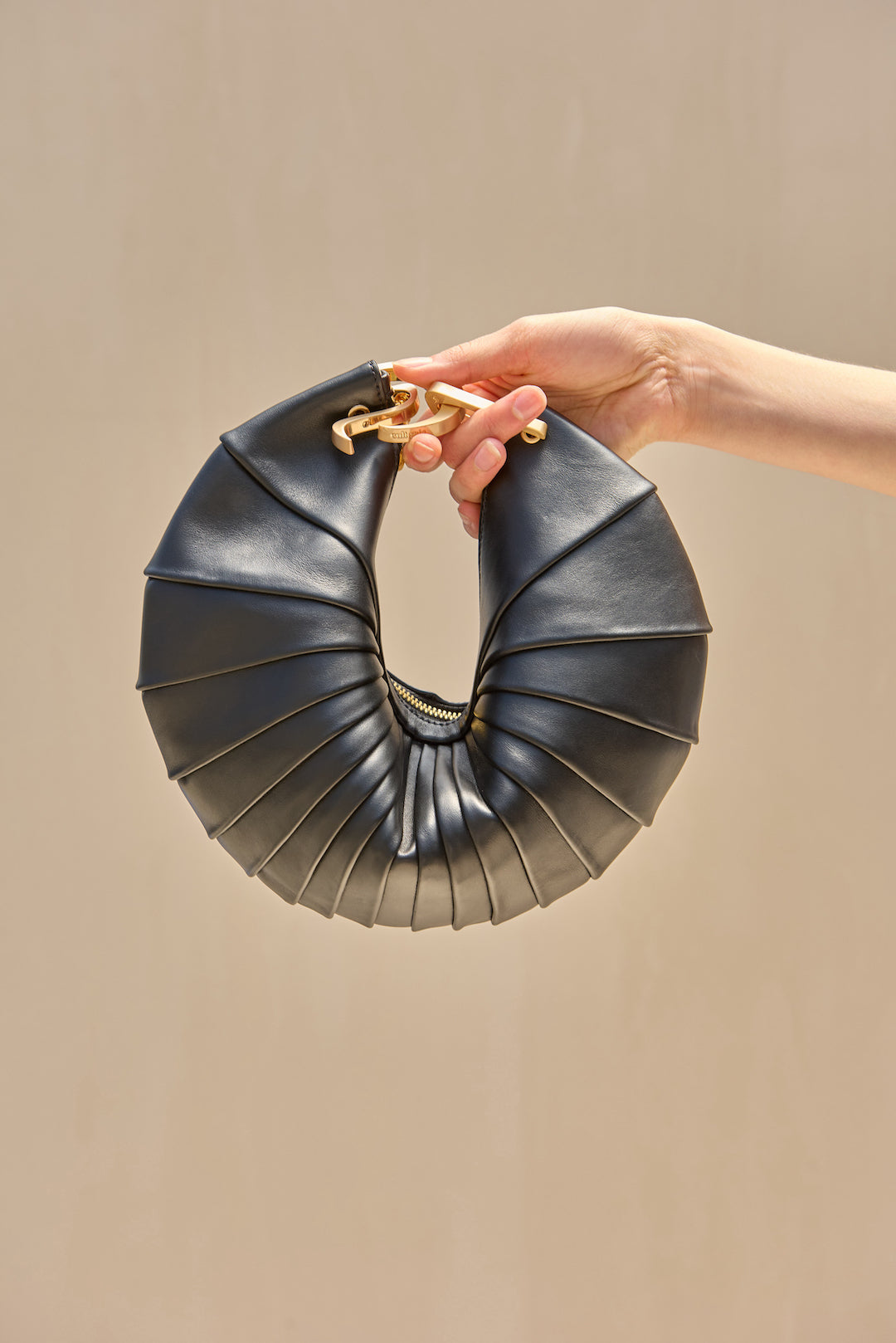 CULT GAIA UBAH CLUTCH IN BLACK