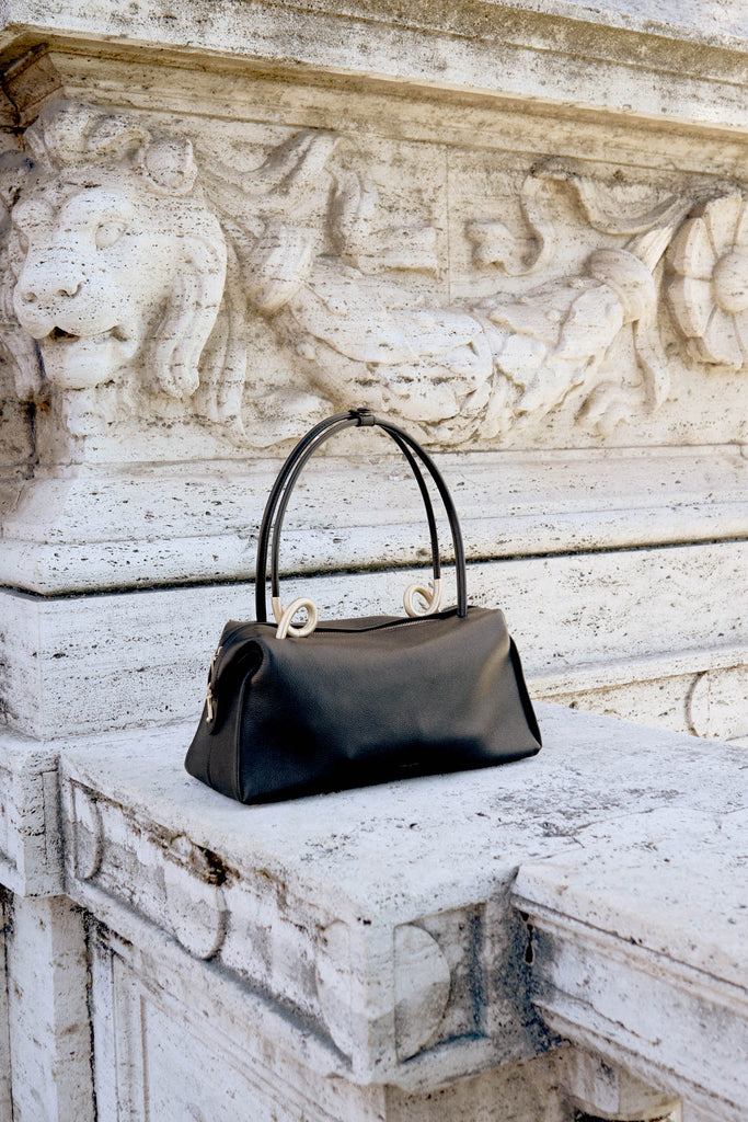 マーガレット&ソフィー　バック AZARIAH SATCHEL - BLACK – CULT GAIA