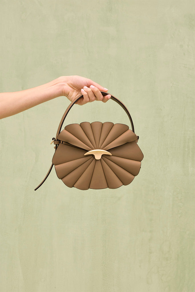 ★Cult Gaia★ ハンドバッグ カラー: Camel Camel Jojo Top Handle | Cult Gaia