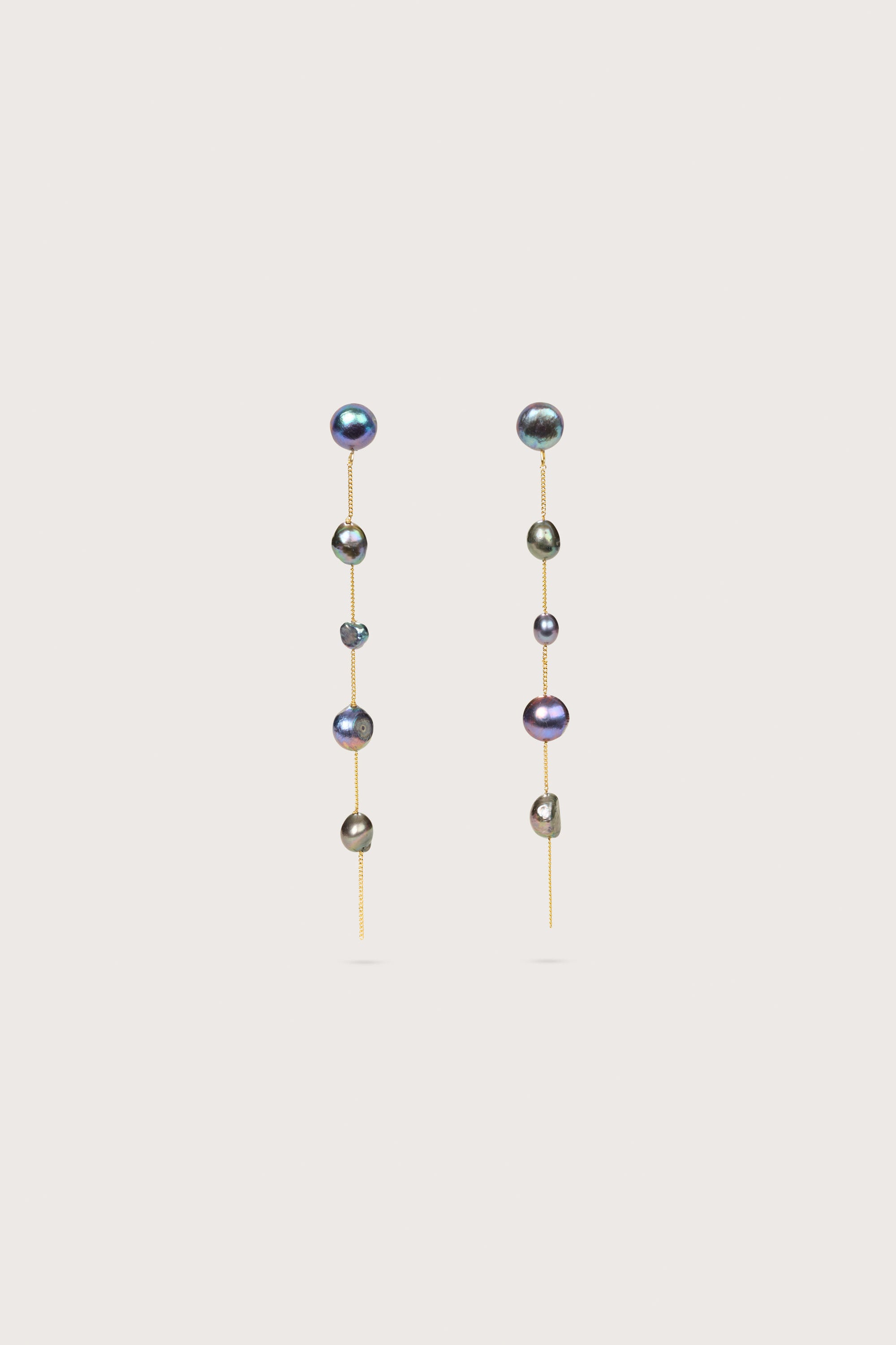 ATUM EARRING - BLACK PEARL