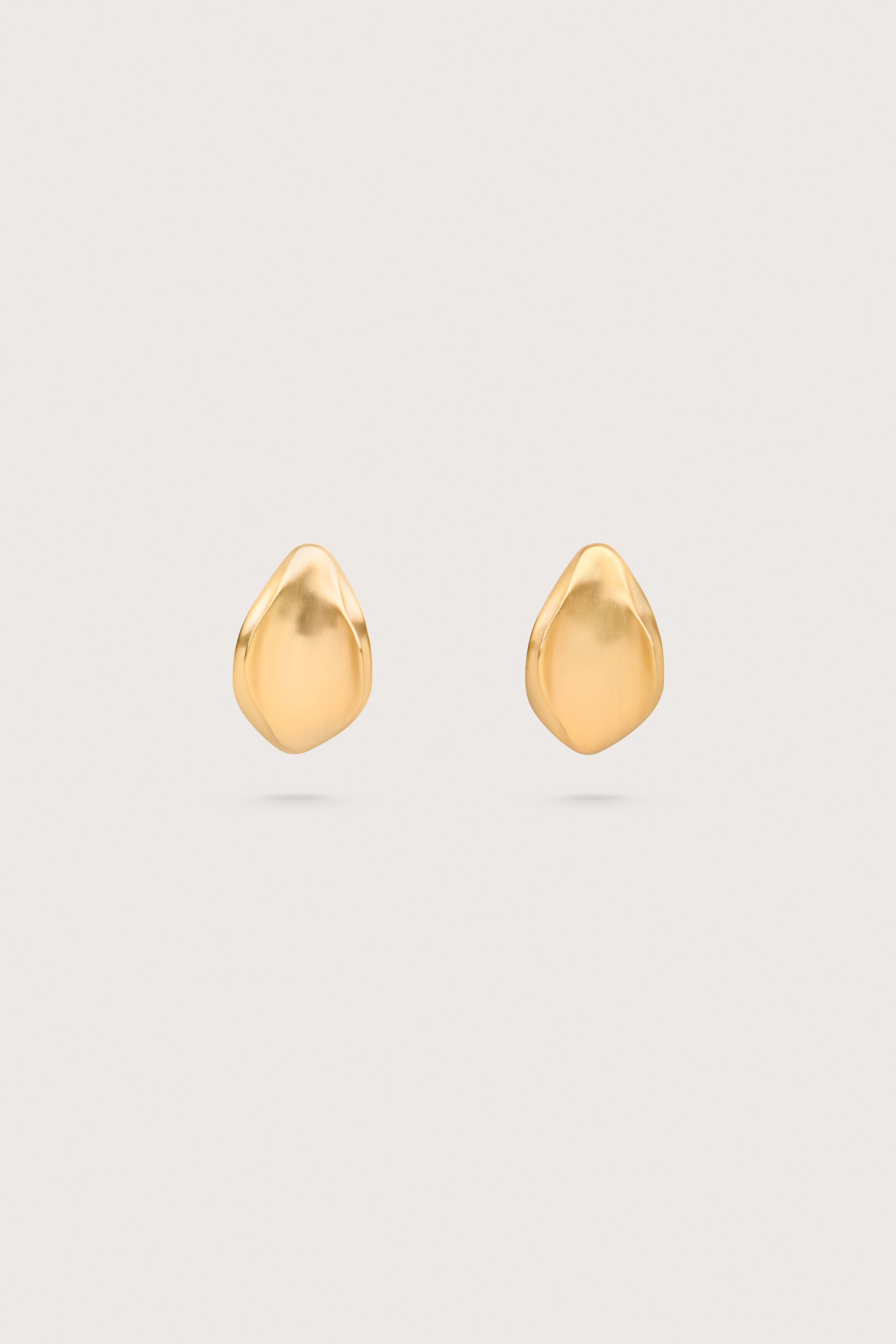 CULT GAIA ERIN EARRING IN BRUSHED BRASS