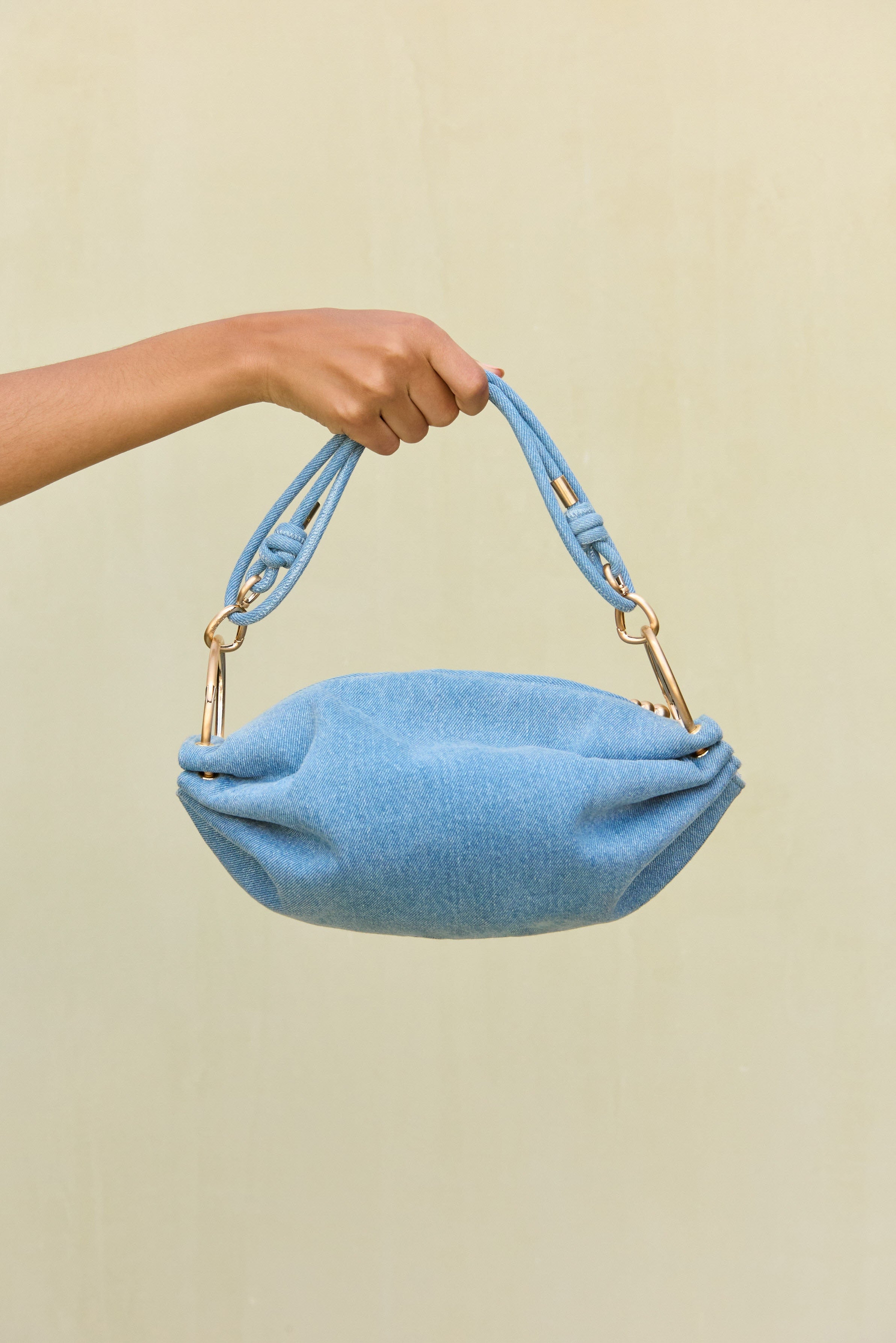 CINCH CROSSBODY BAG - DENIM