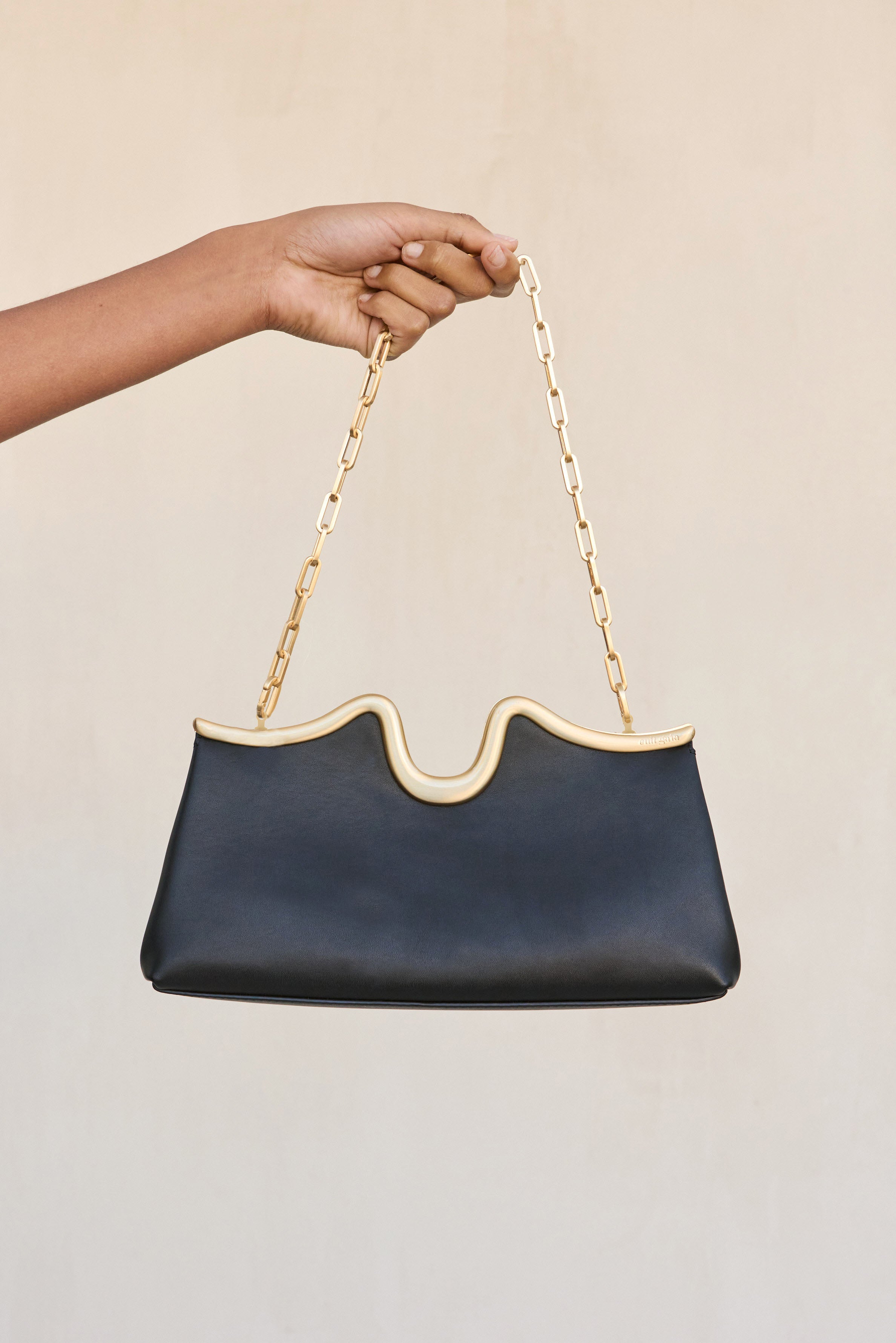 VALMA CLUTCH - BLACK