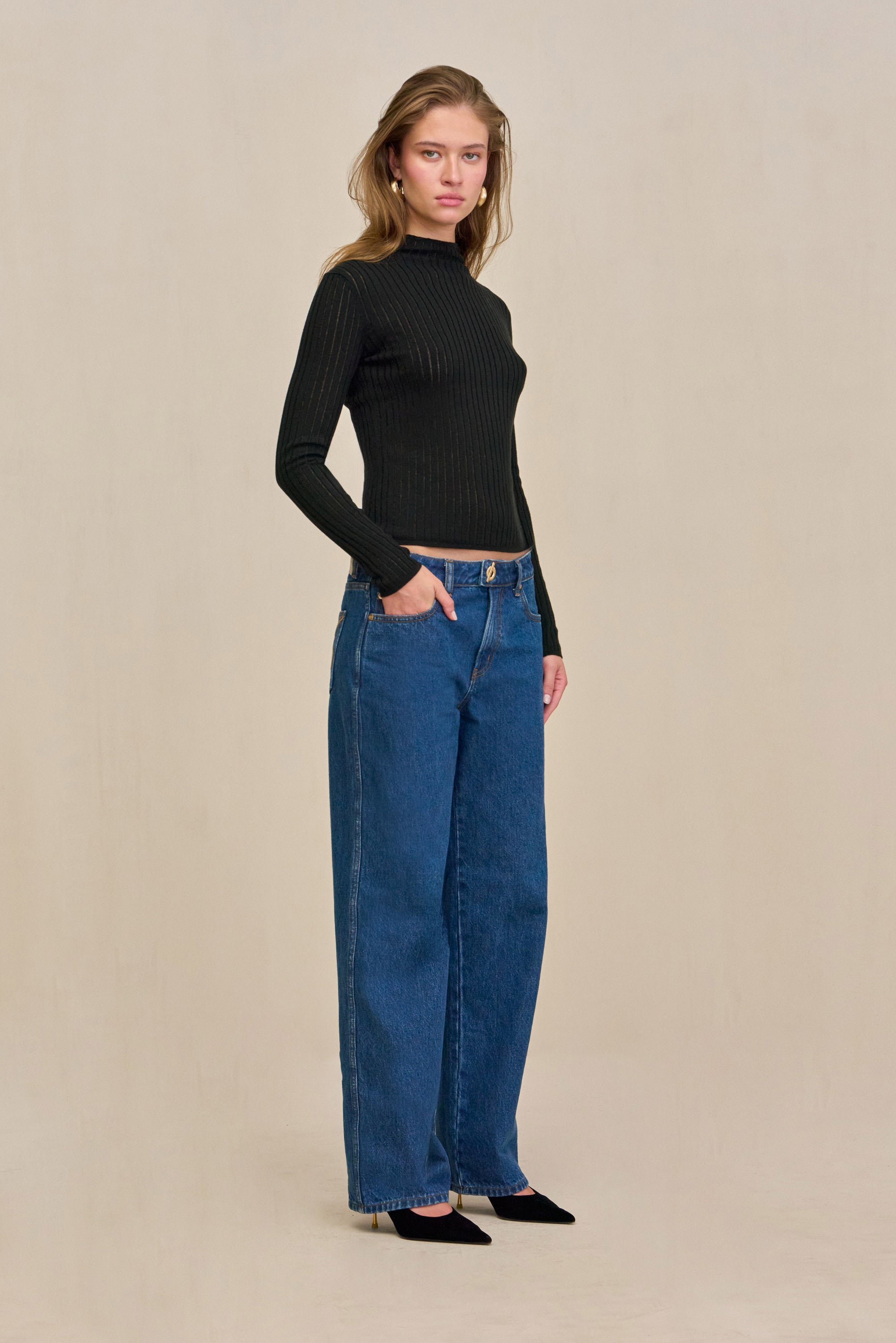 VARMA KNIT TOP - BLACK