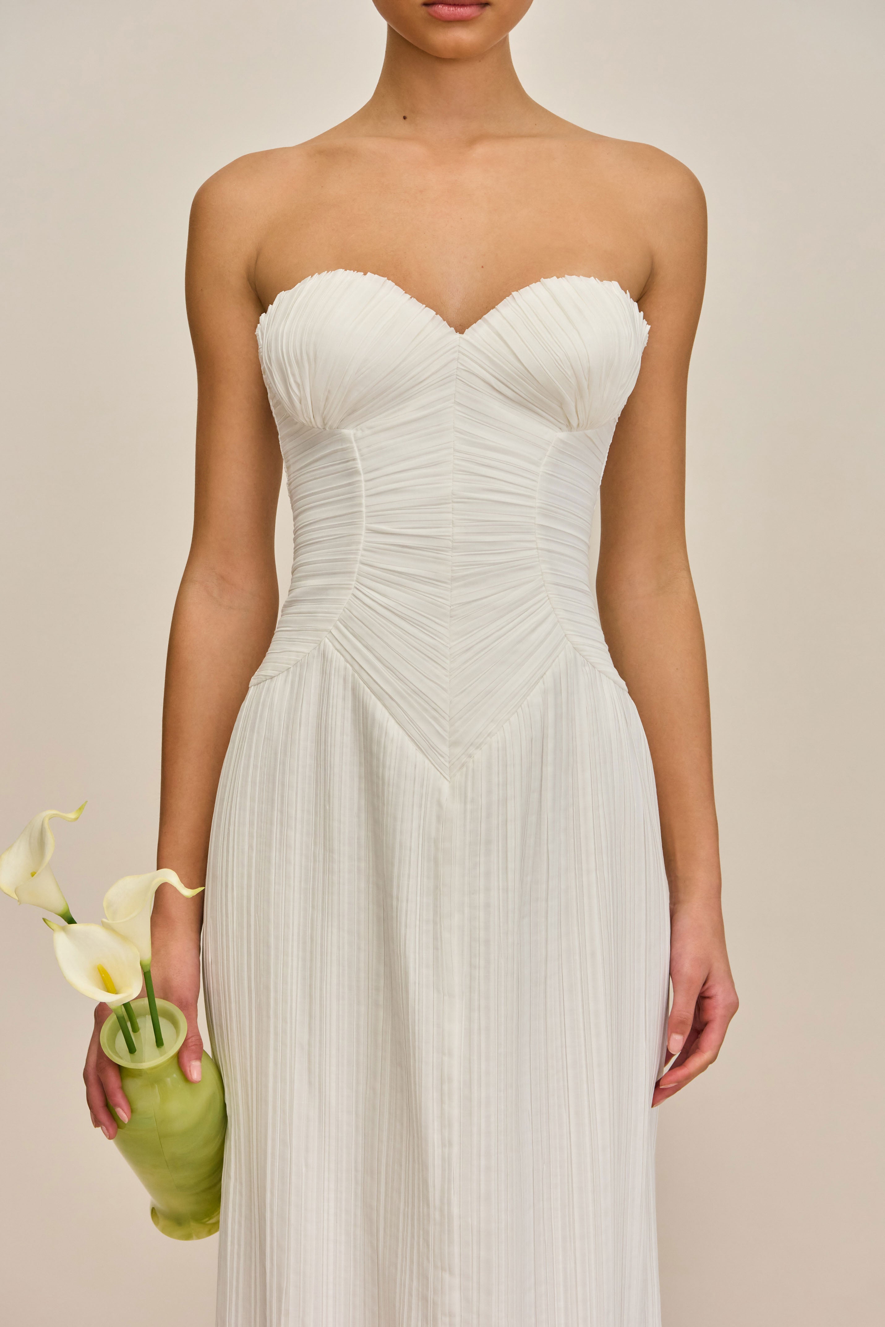 ASHIKA GOWN – OFF WHITE Robes de mariée The Wedding Explorer