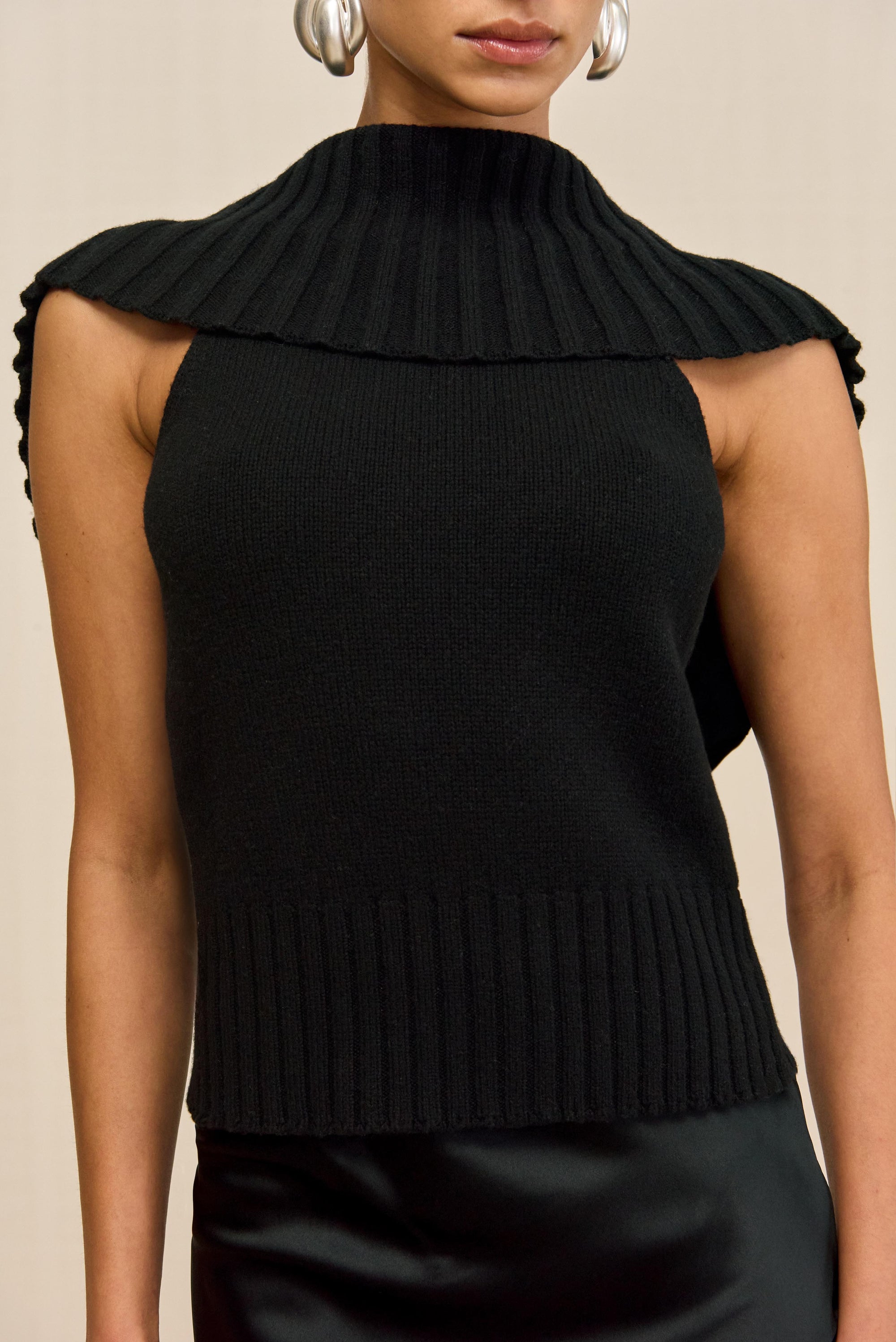 CHEN SWEATER - BLACK