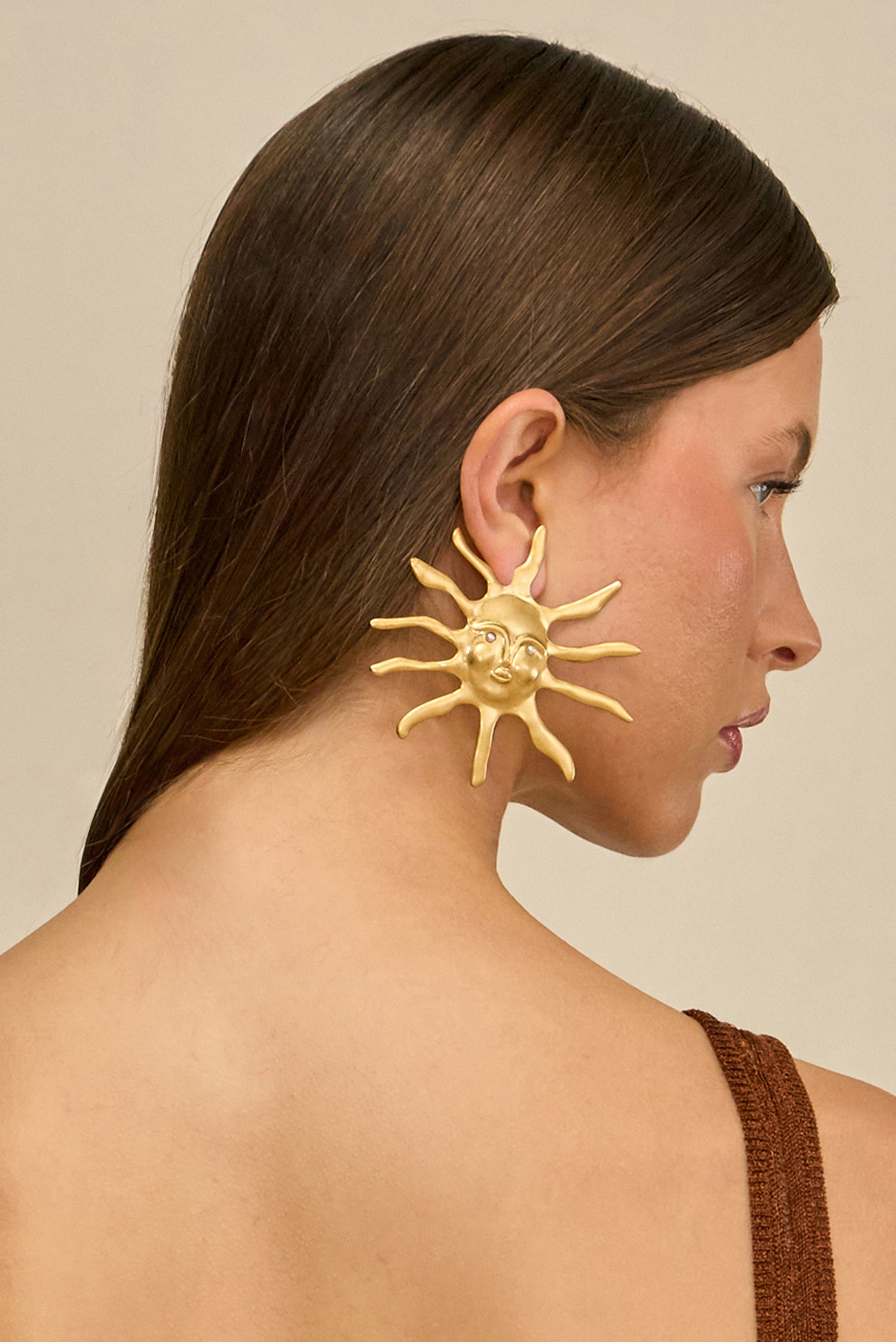 LEO EARRING - ANTIQUE BRASS