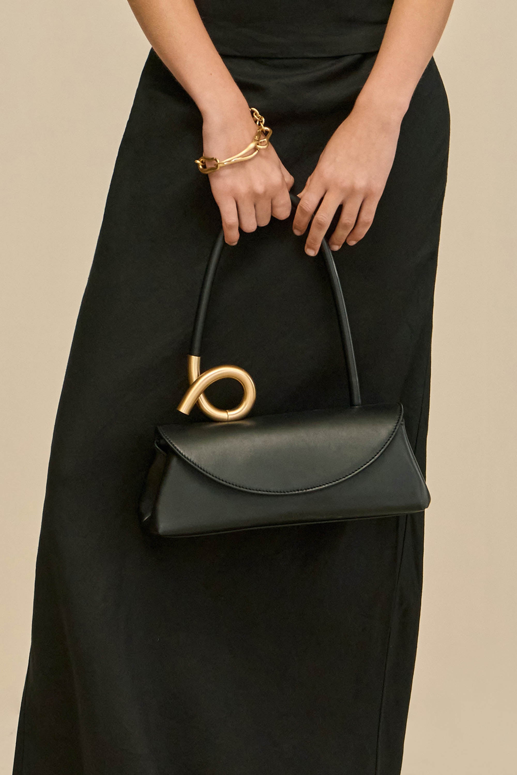 AZARIAH SHOULDER BAG - BLACK