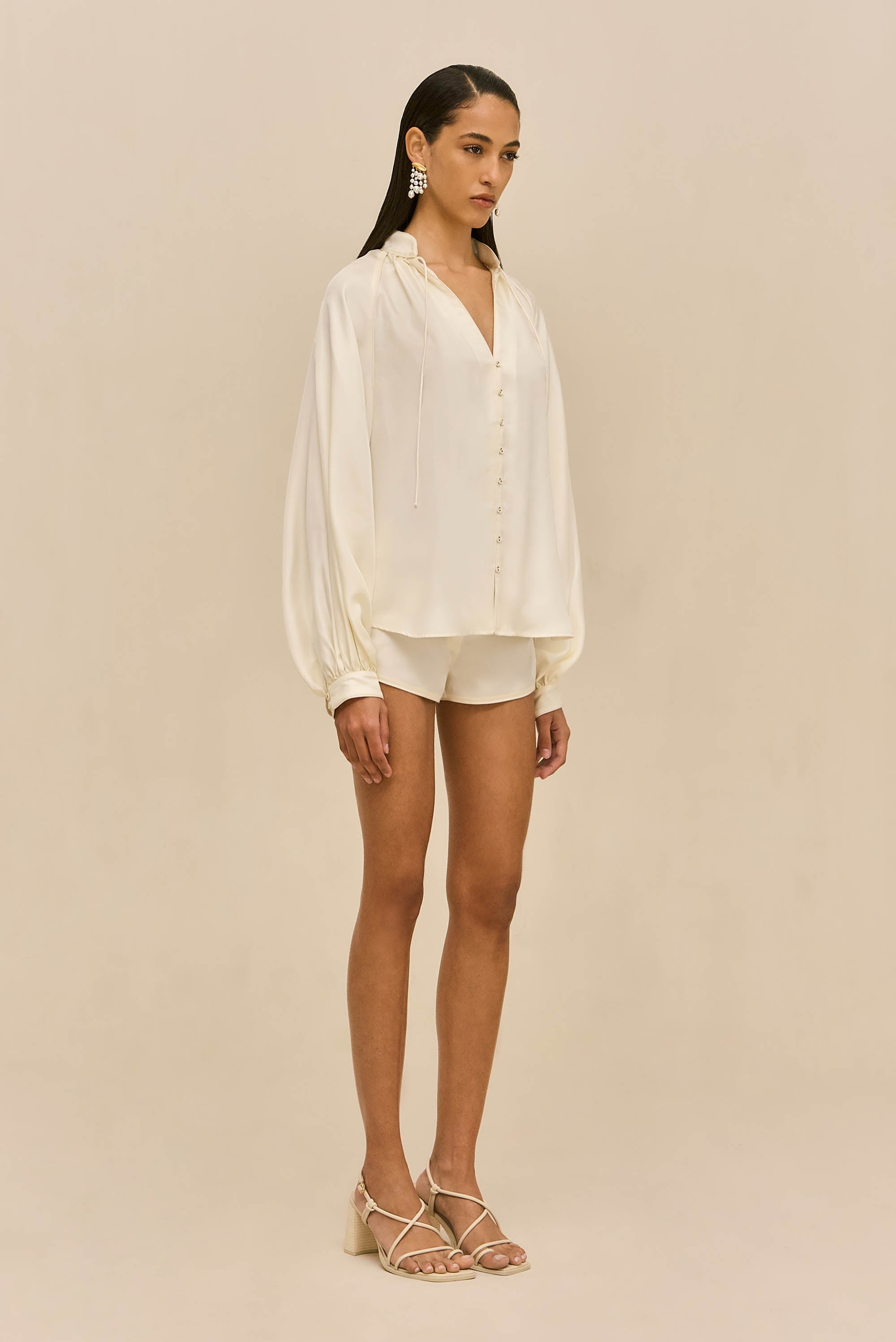 PEARL SHORT - OFF WHITE