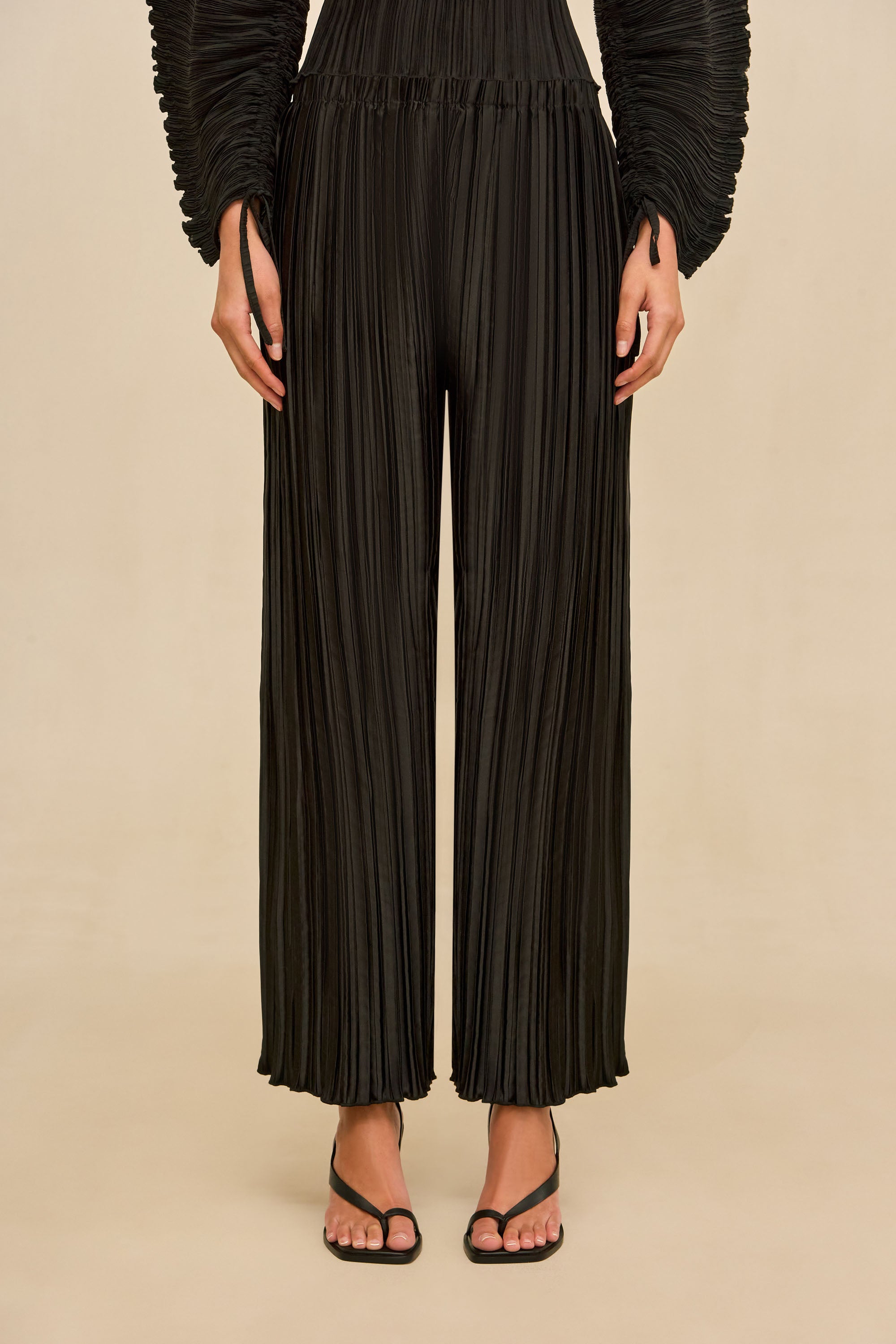 STACIE PANT - BLACK PLISSÉ