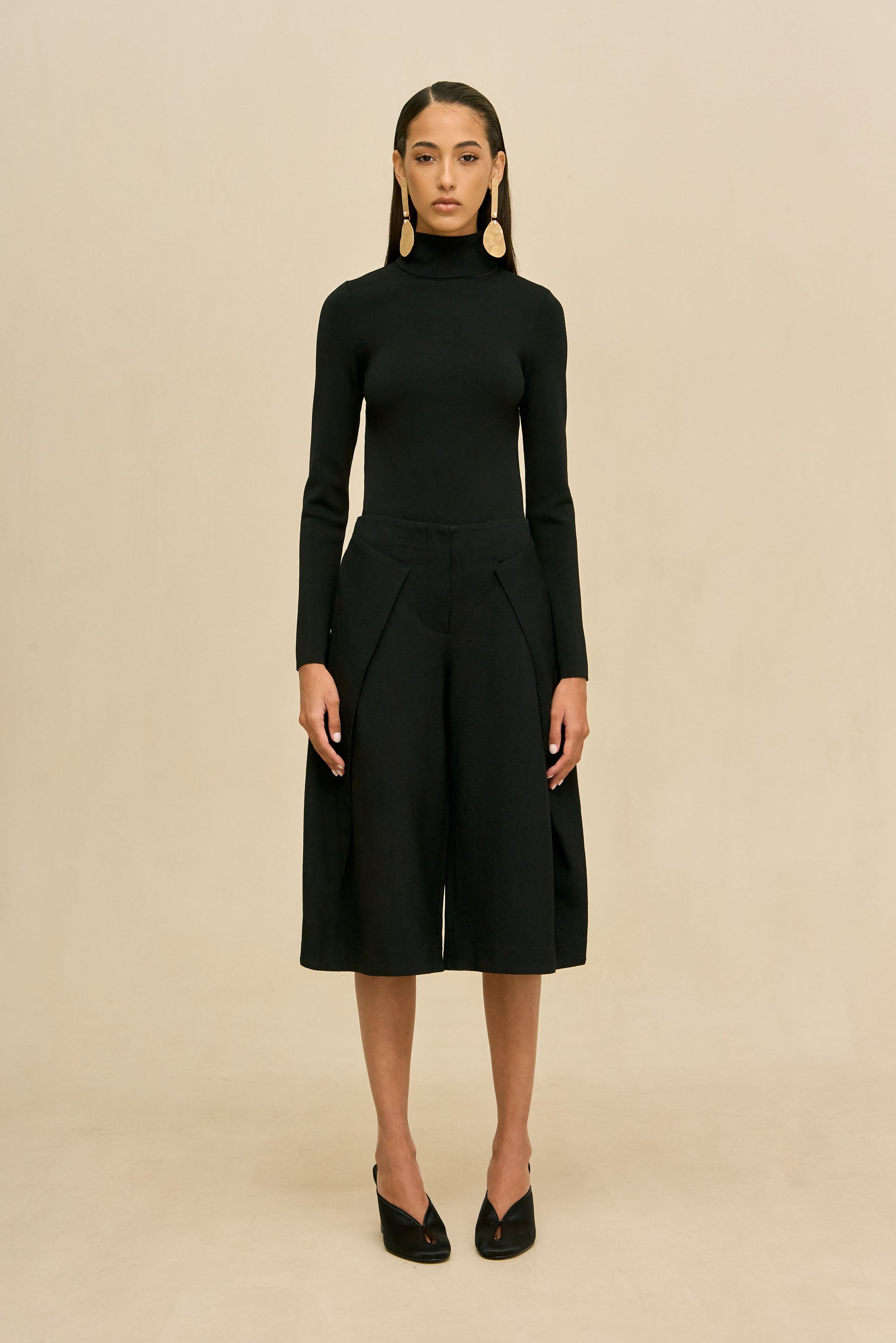RUPI SHORT - BLACK