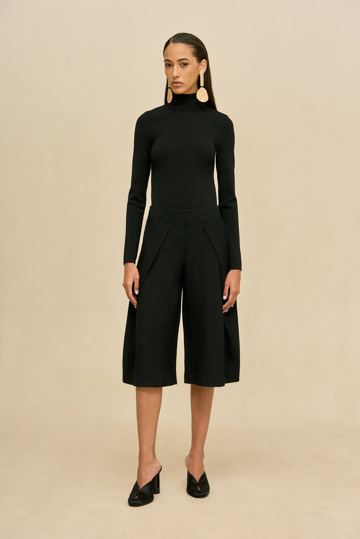 RUPI SHORT - BLACK