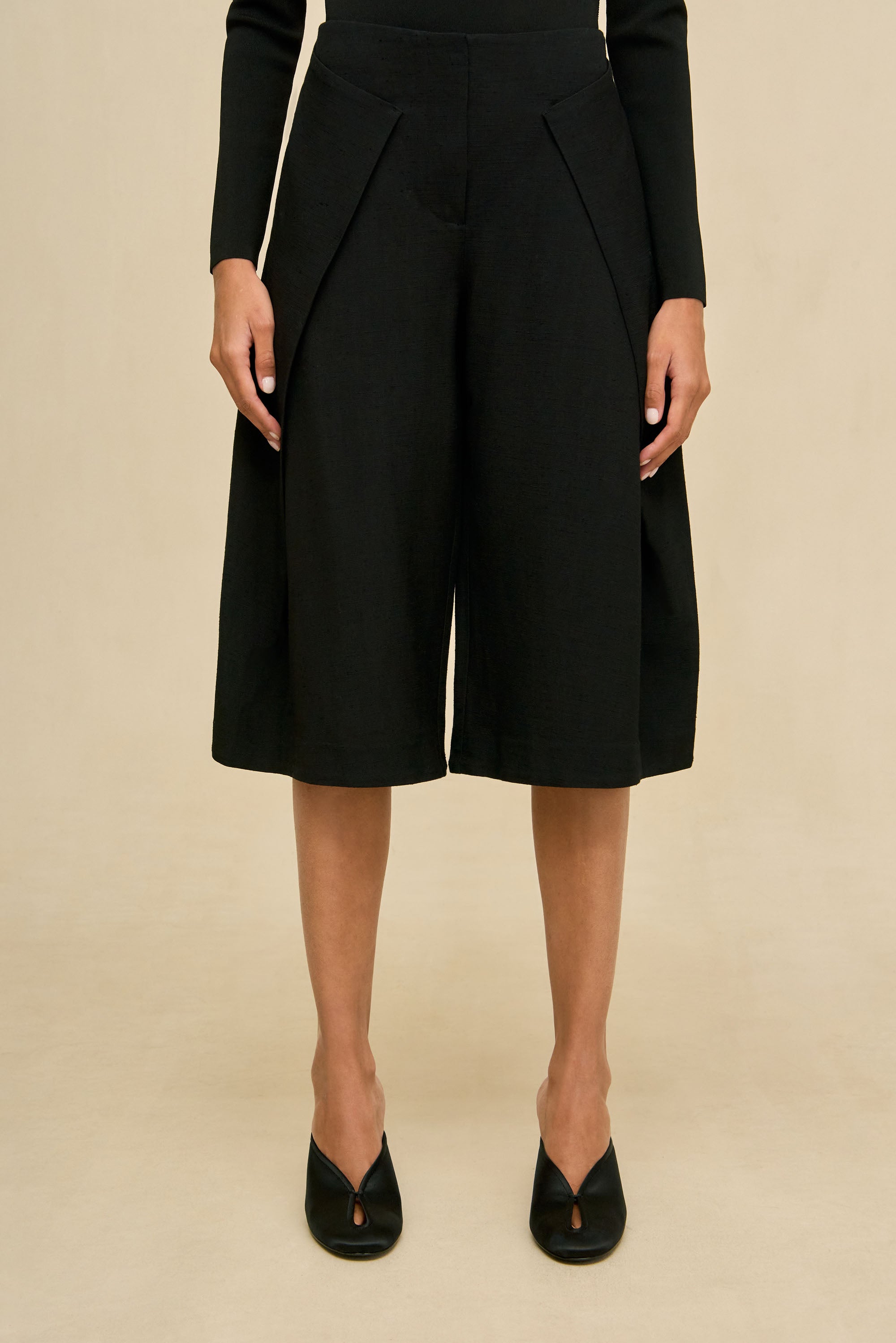 RUPI SHORT - BLACK