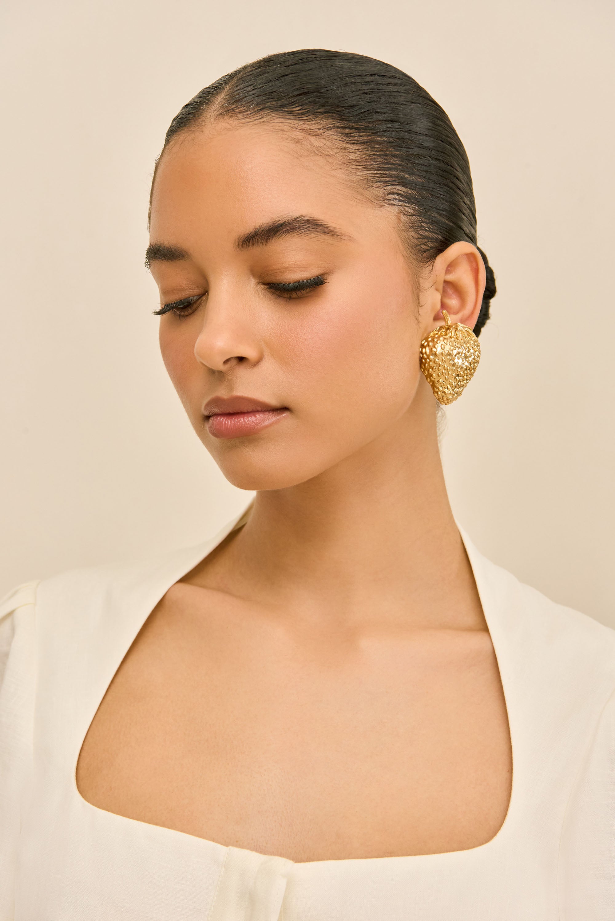 STRAWBERRY EARRING - ANTIQUE BRASS