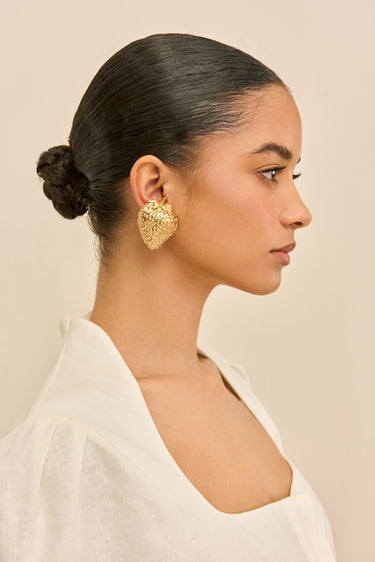 STRAWBERRY EARRING - ANTIQUE BRASS | STRAWBERRY EARRING - ANTIQUE BRASS | Secondary image