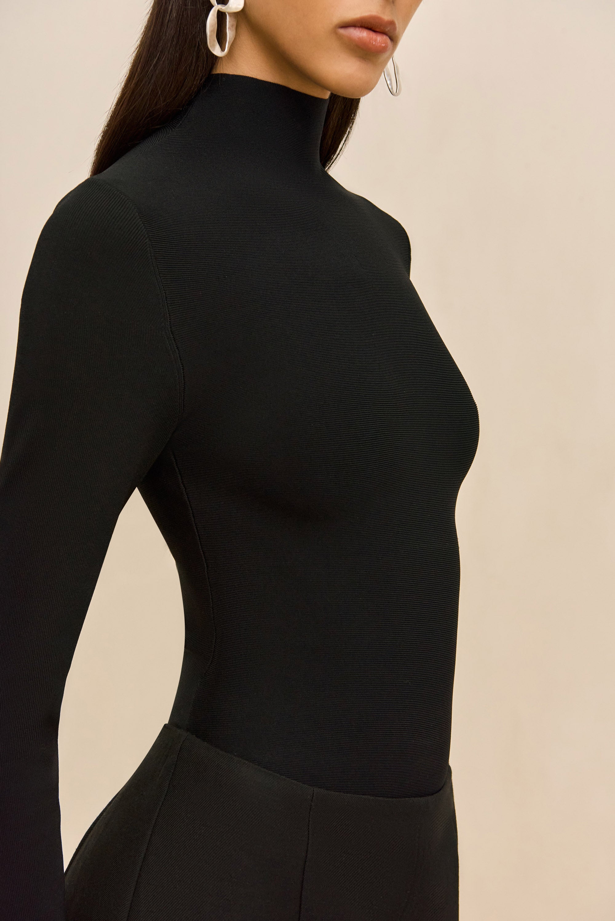 IZEL SWEATER - BLACK