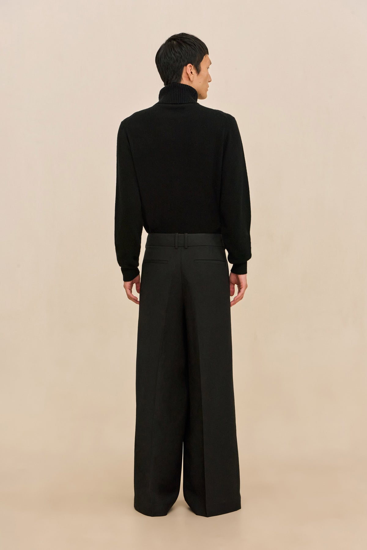 ERIC SWEATER - BLACK