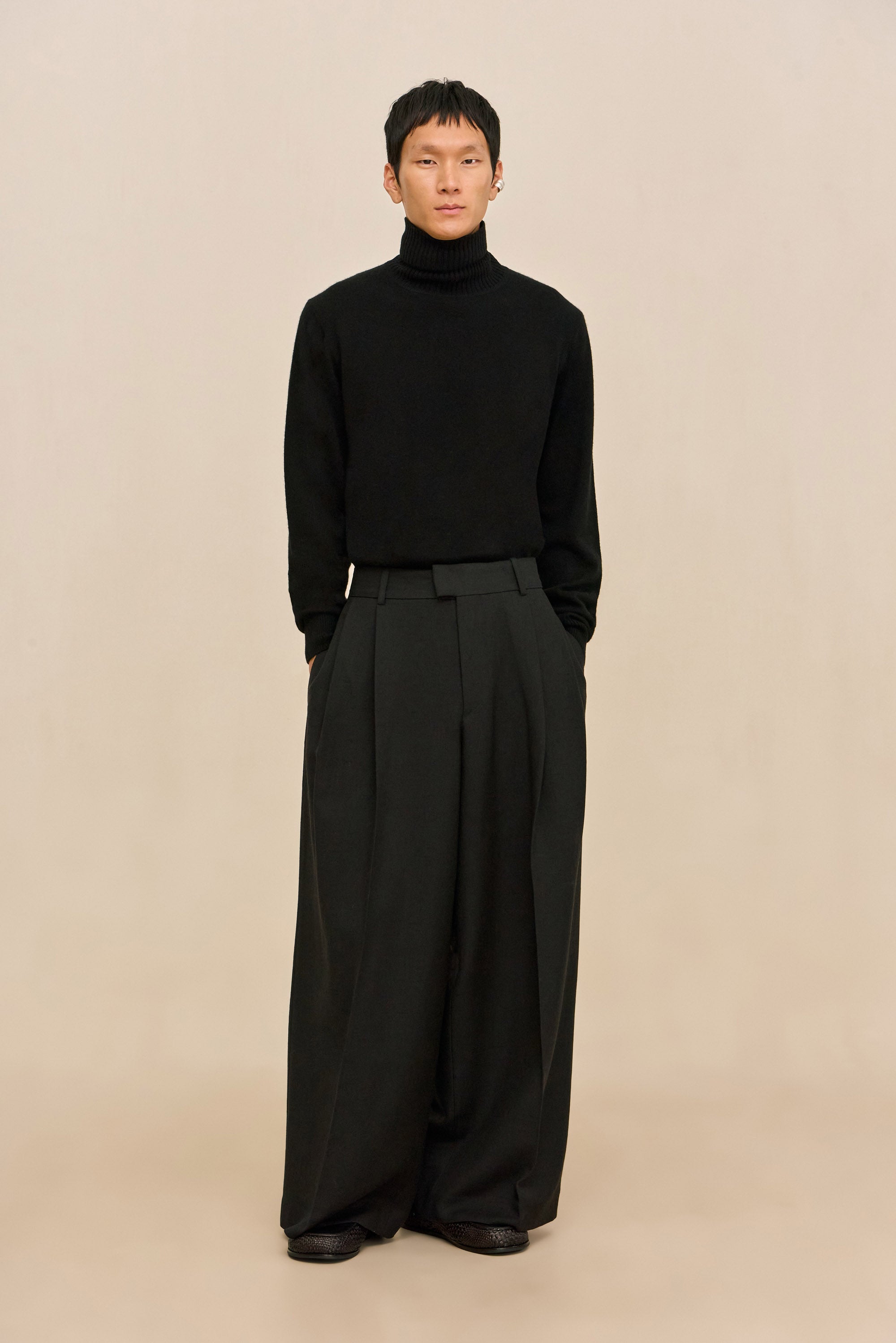 ERIC SWEATER - BLACK