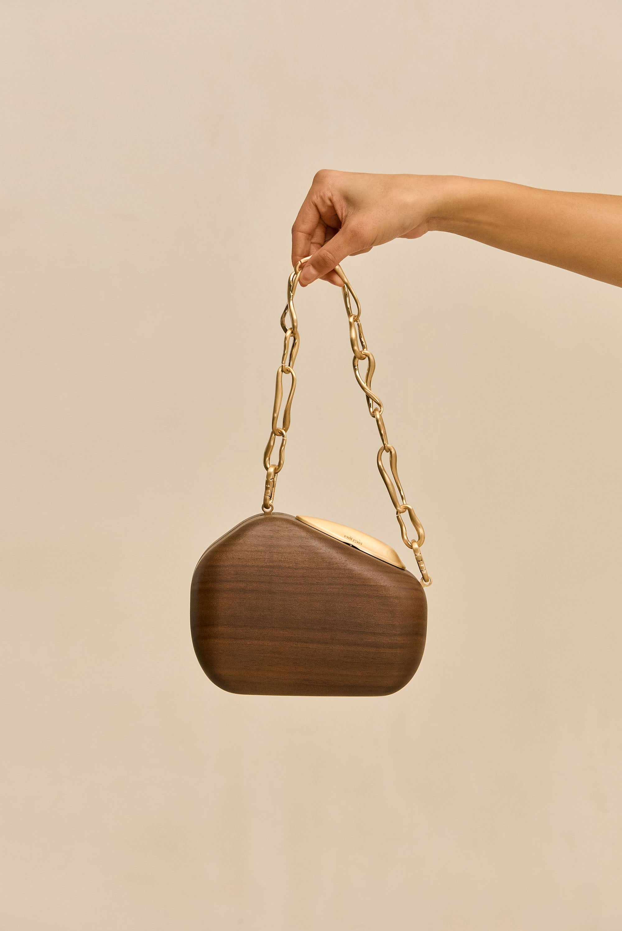 ALTHEA CLUTCH - WALNUT