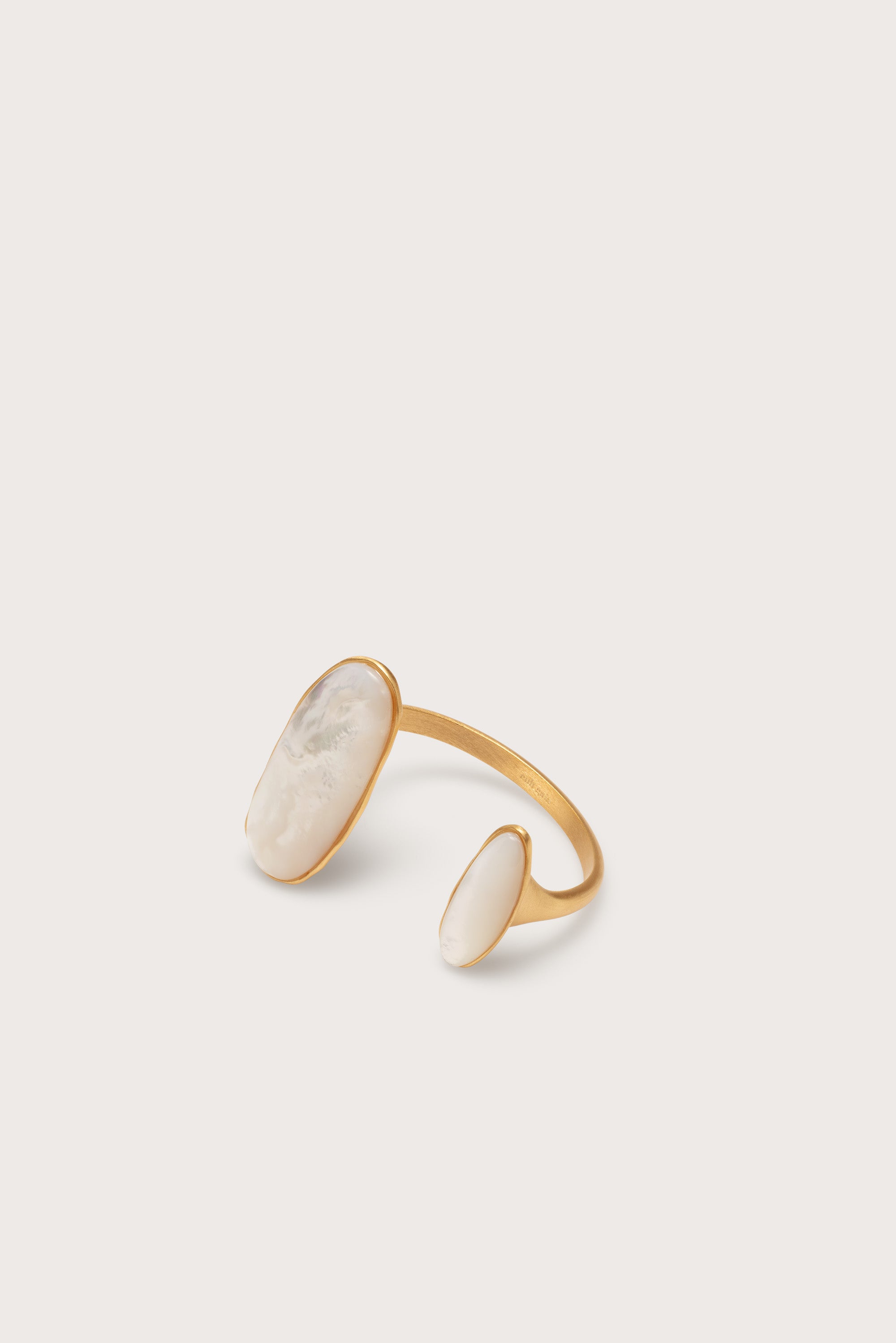 AMI CUFF - MOTHER OF PEARL