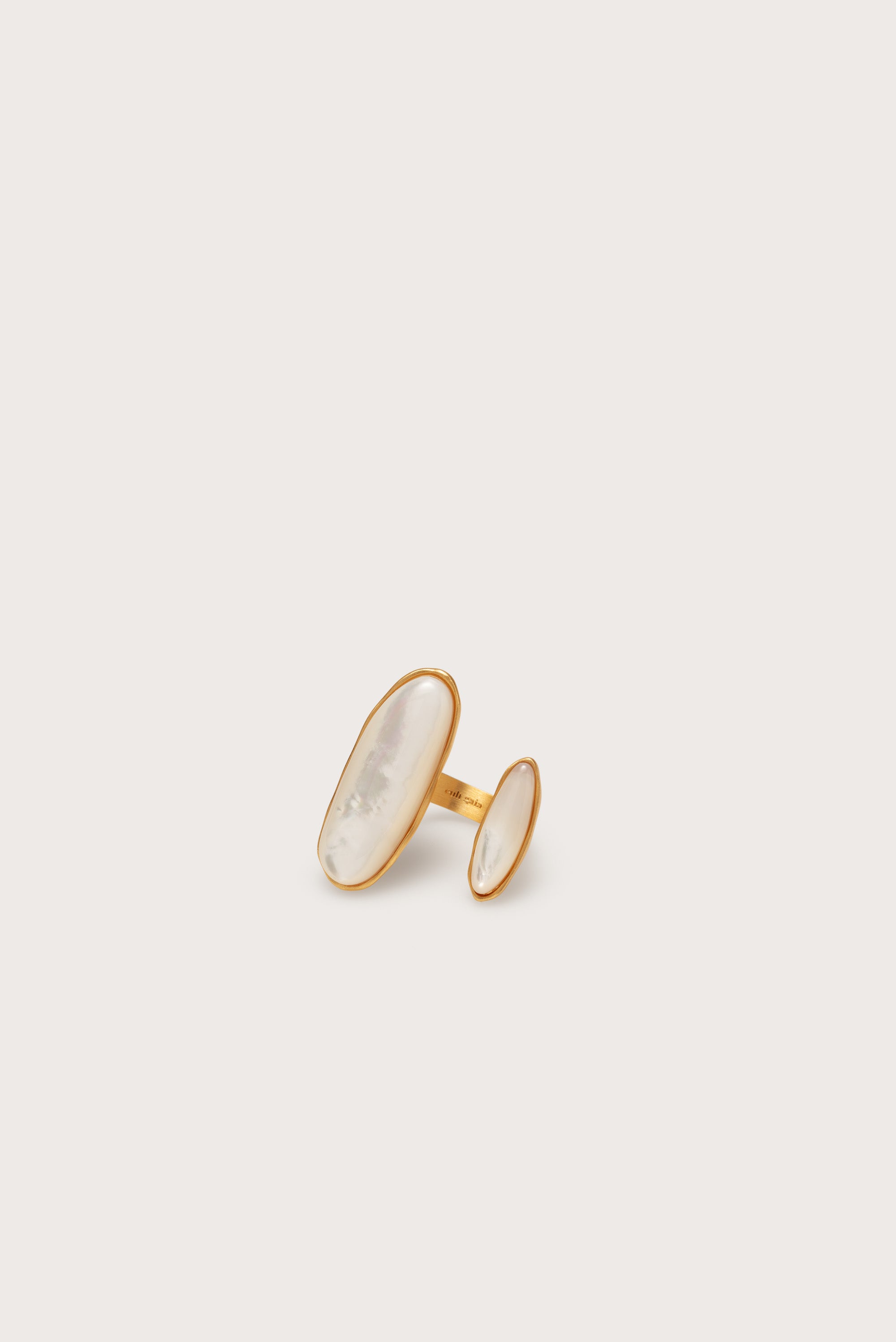 AMI MINI RING - MOTHER OF PEARL
