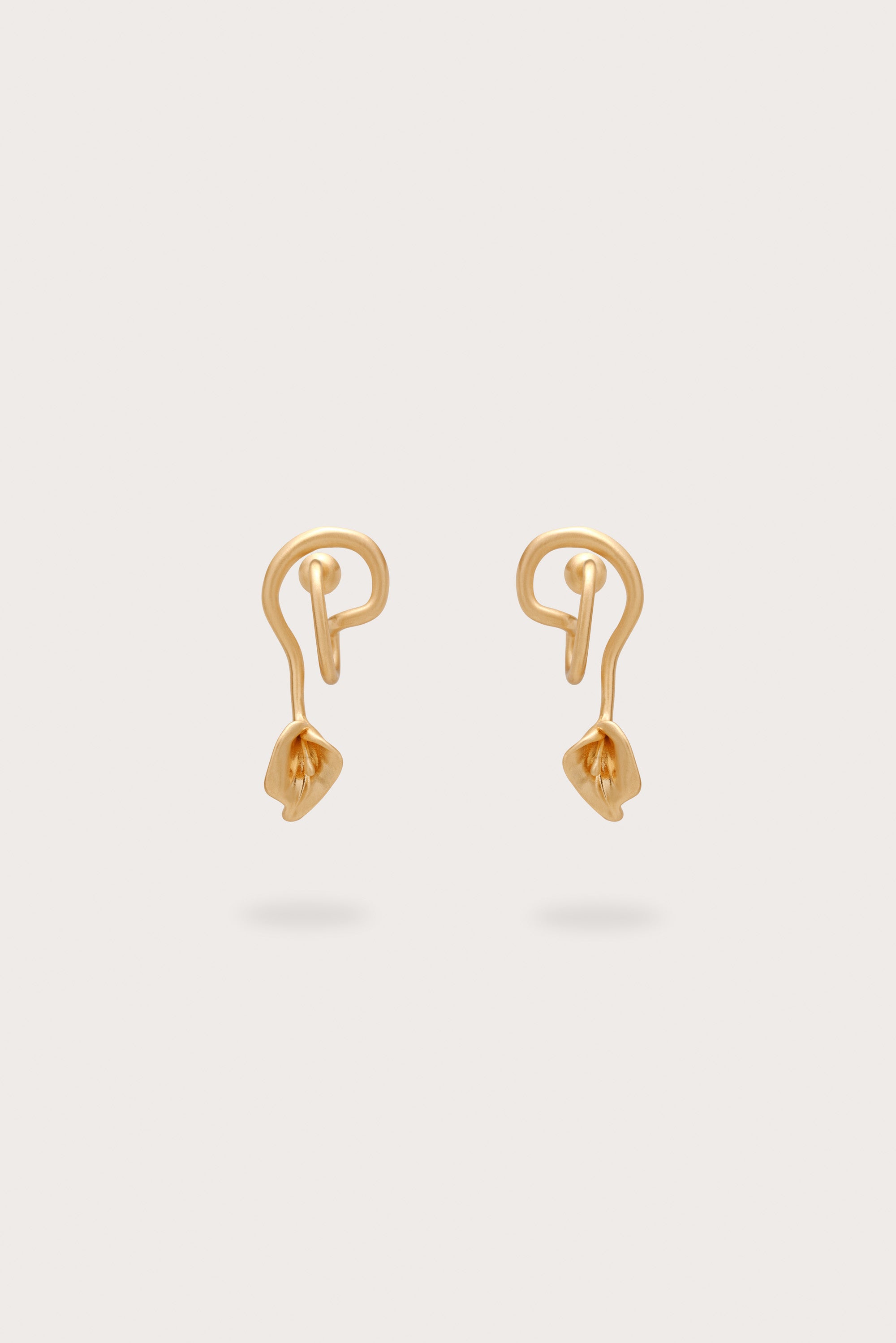 CALLA WAVY EARRING - BRUSHED BRASS