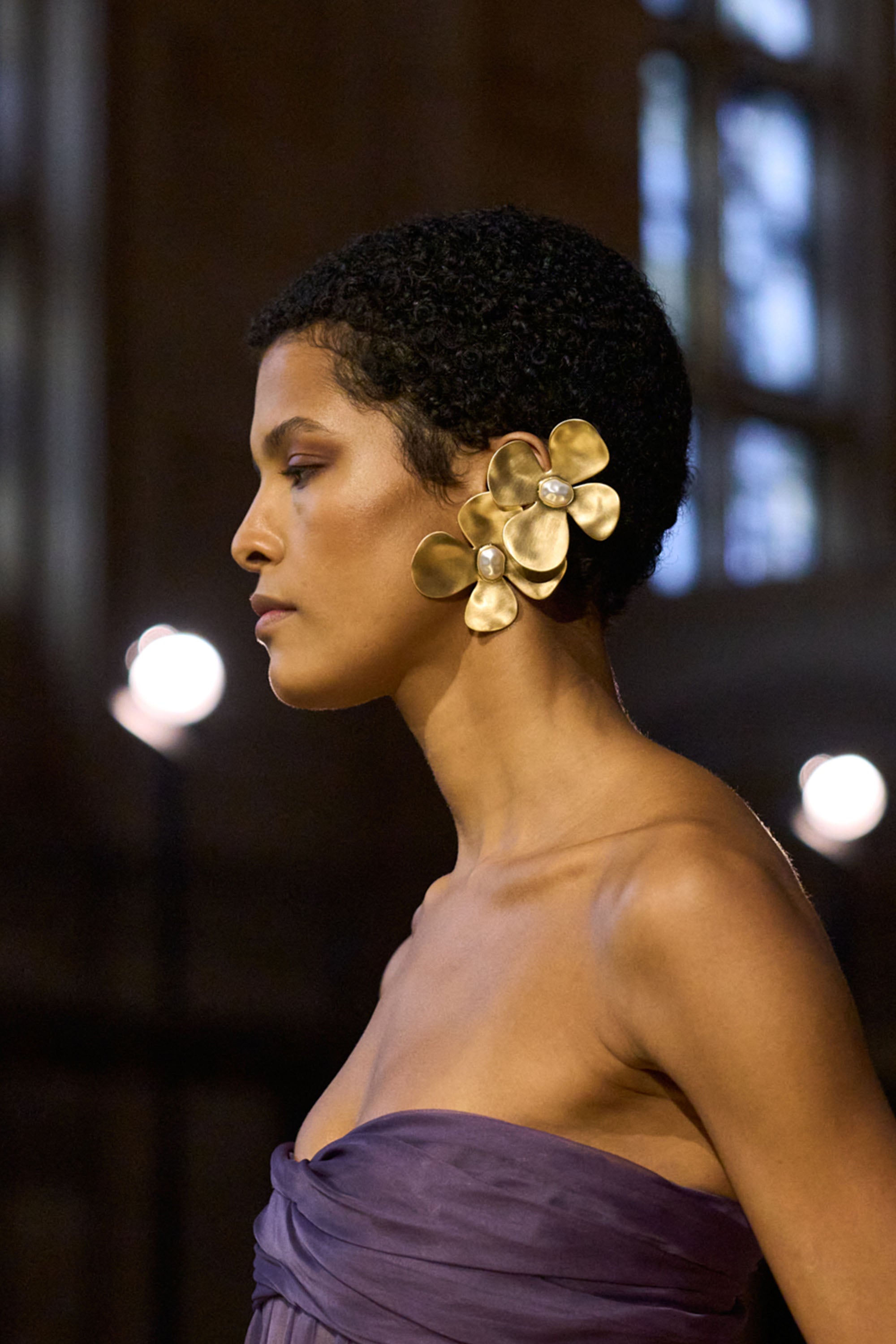 LUCKY EARRING - BRUSHED BRASS