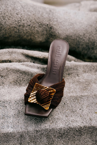 ADI SANDAL - JAVA