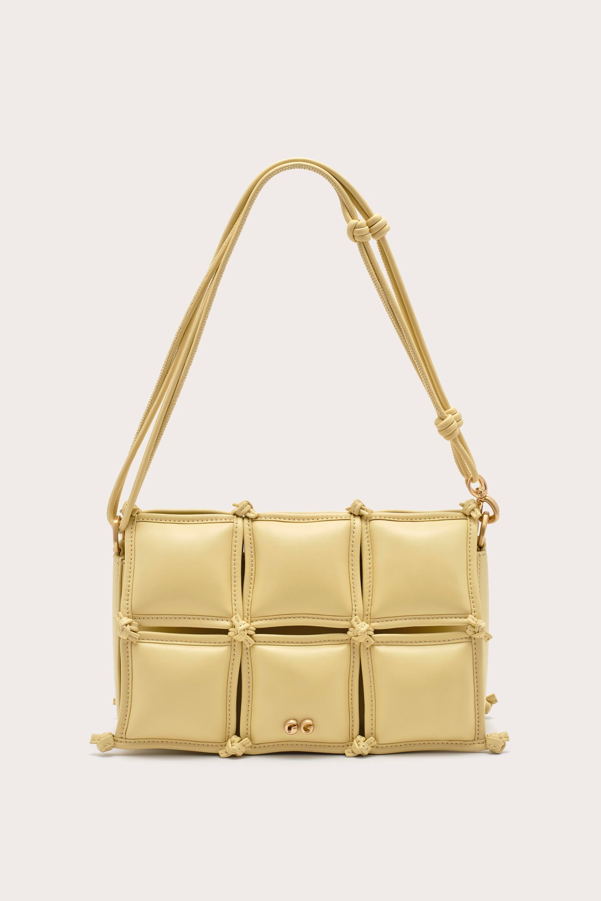 50+ Borse donna su cui investire per l'autunno 2025 126 GAIAPUFFCROSSBODY SABBIA 250709 CultGaia F25 AX FTW BAGS7208 WEBBED