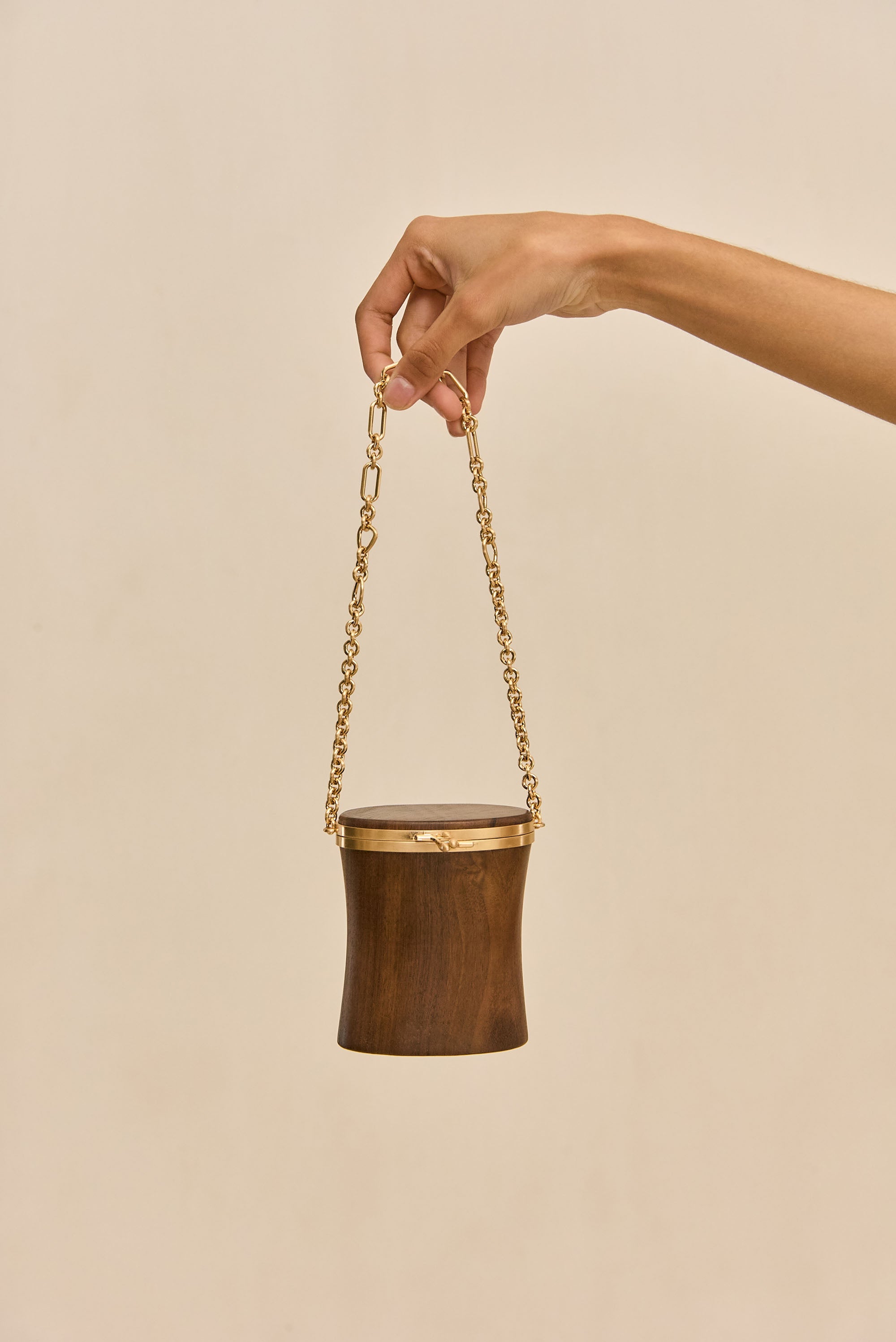 GOODIE WRISTLET - WALNUT