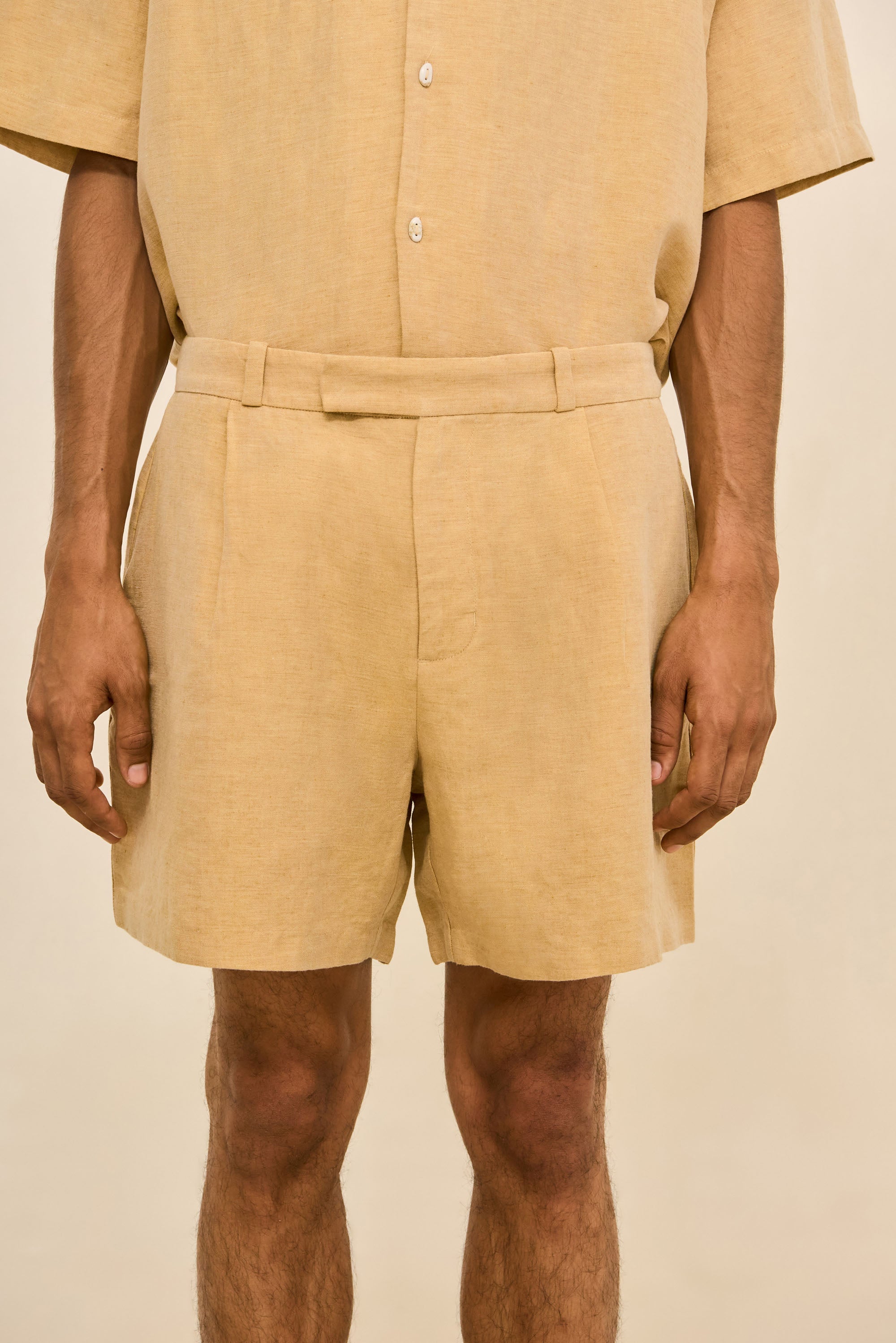 NICKLAUS SHORT - ALMOND