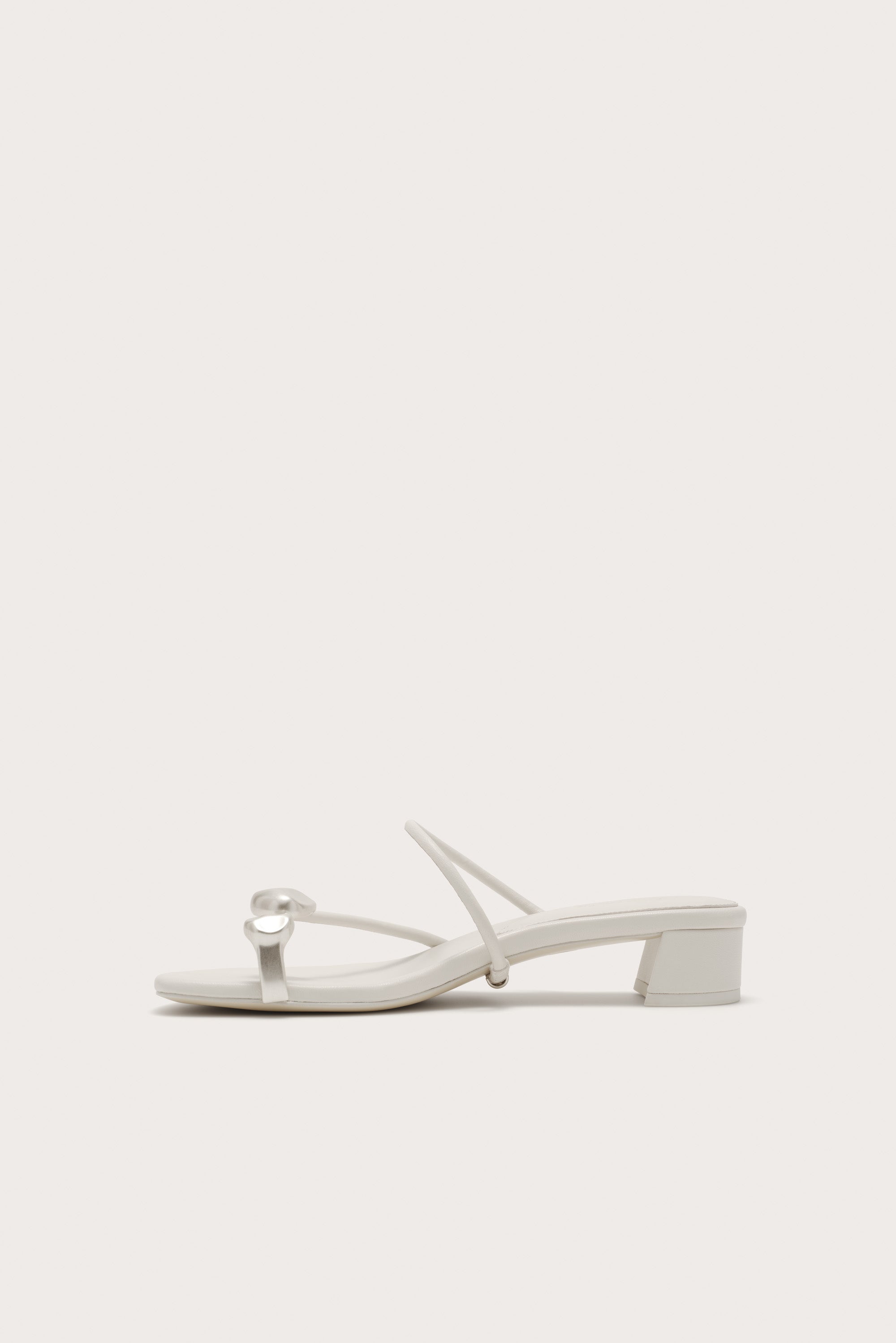 LUCA FLAT - ANTIQUE WHITE