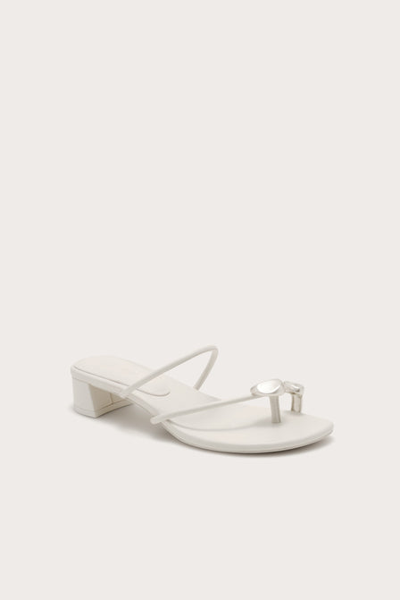 LUCA FLAT - ANTIQUE WHITE
