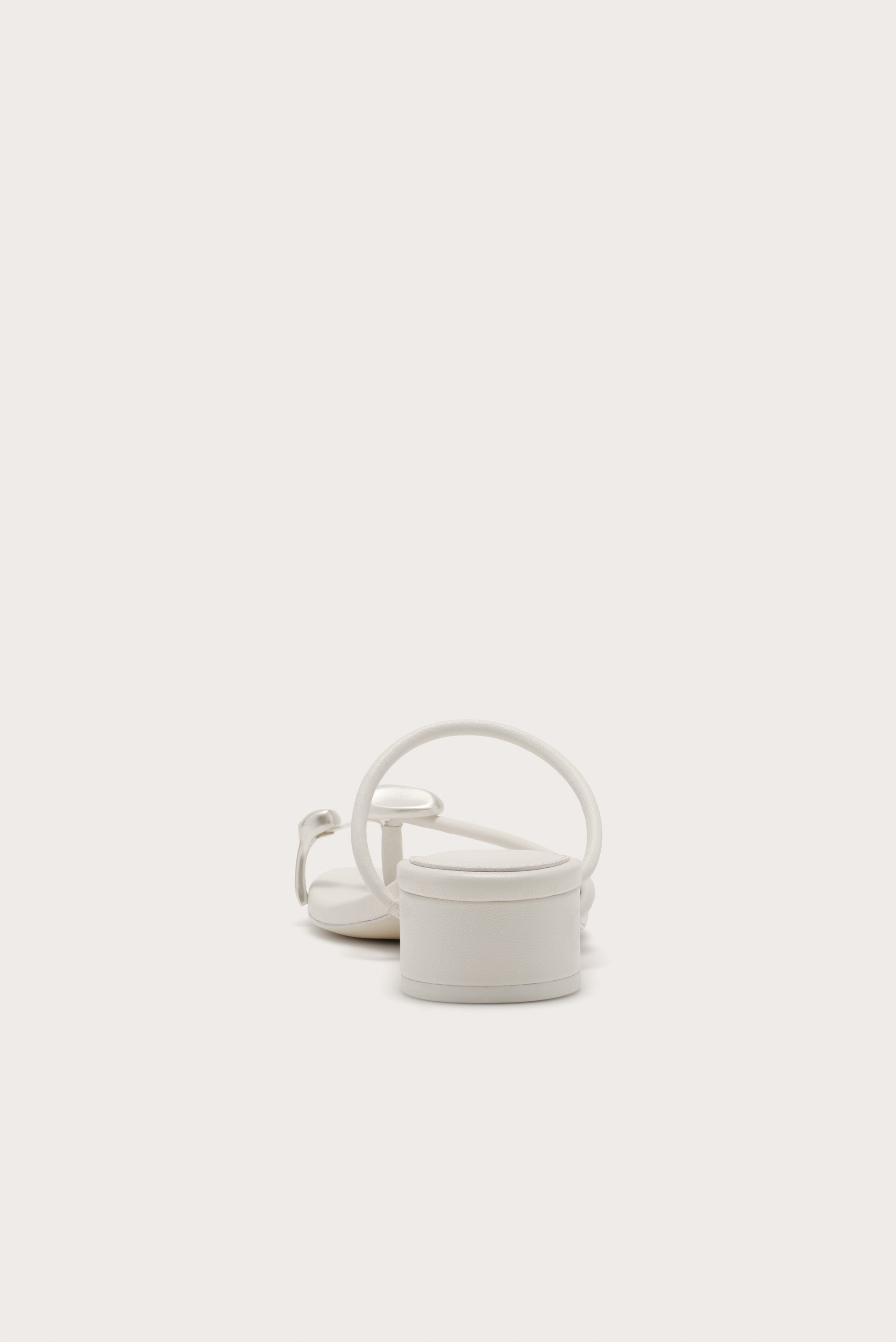 LUCA FLAT - ANTIQUE WHITE