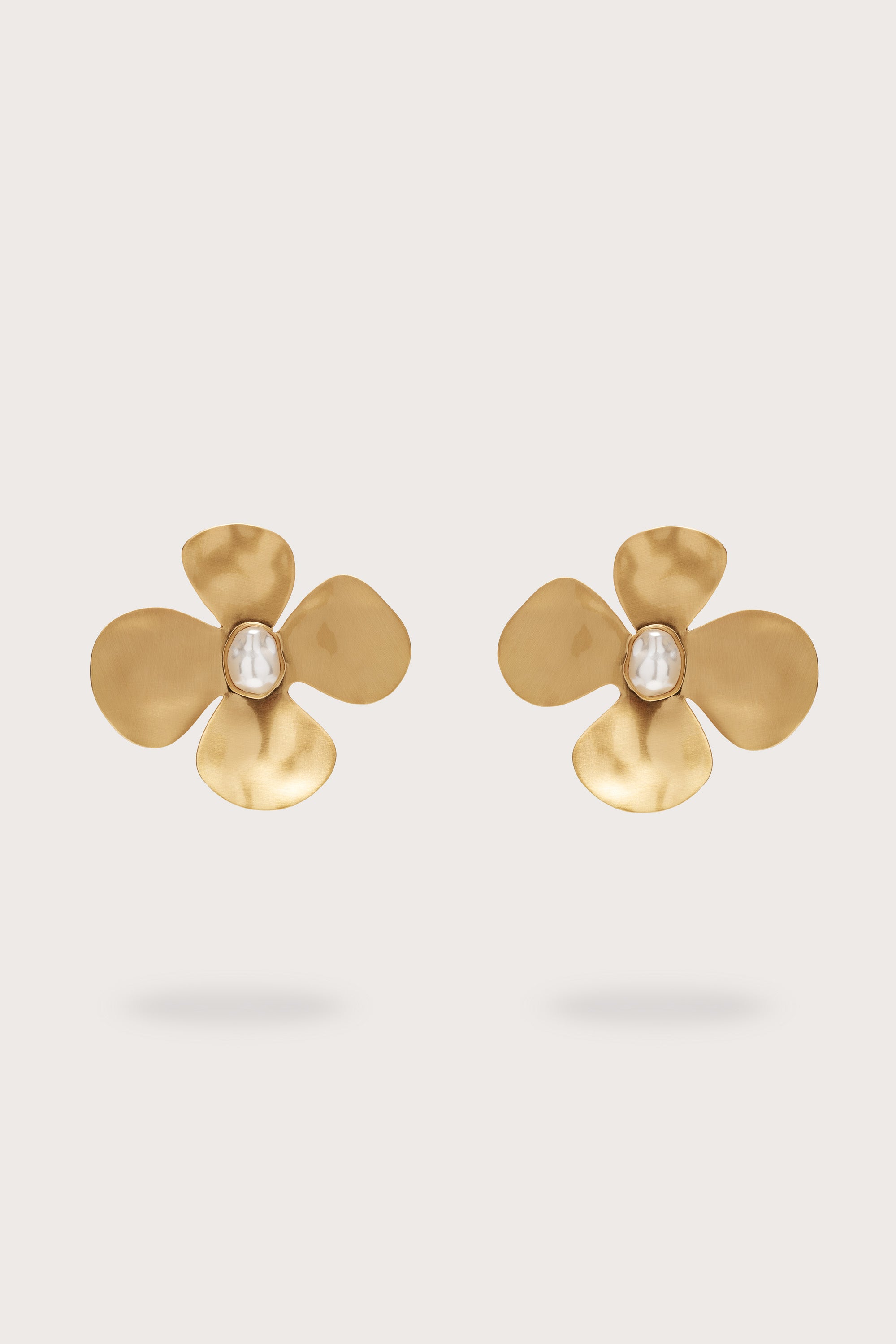 LUCKY EARRING - BRUSHED BRASS