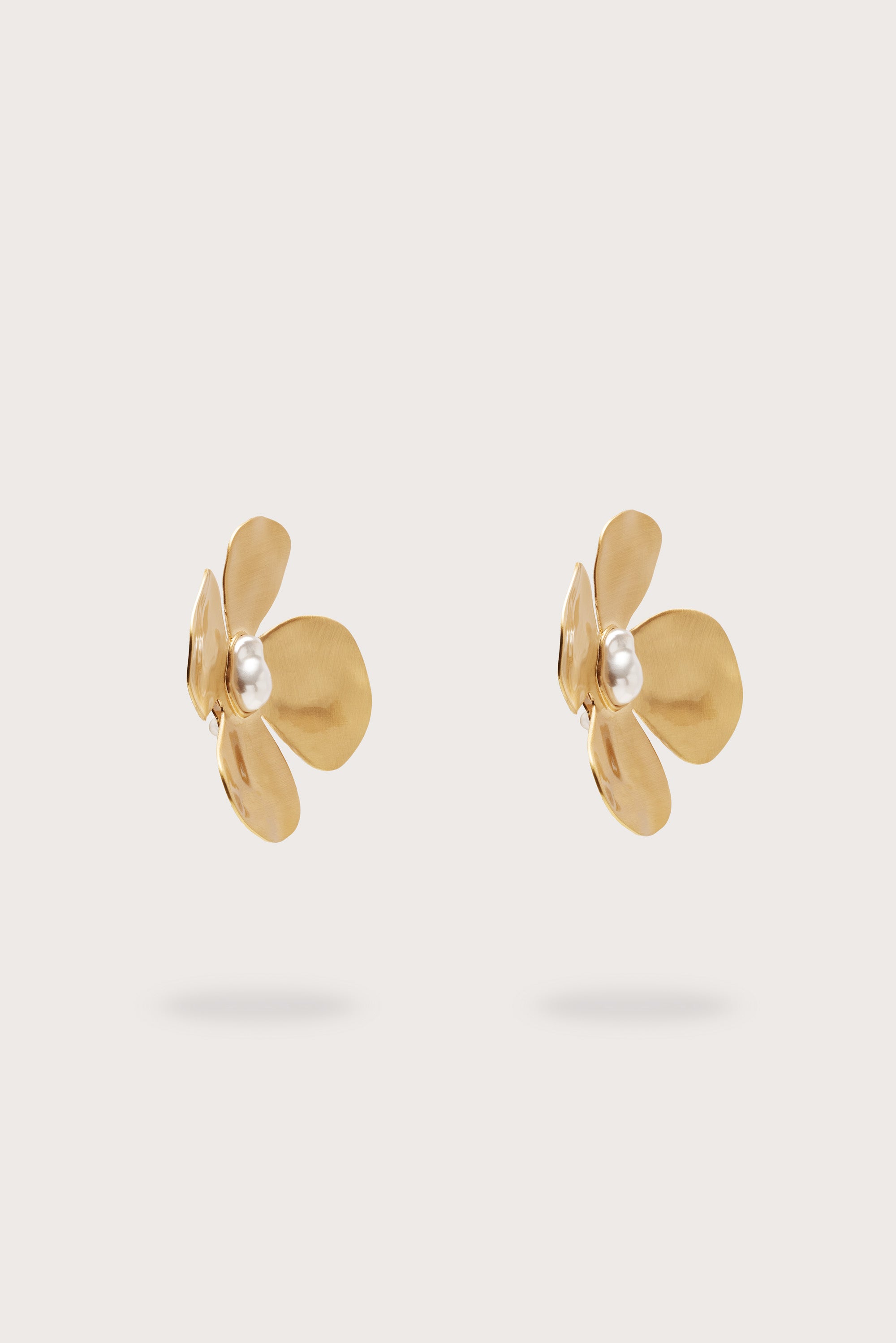 LUCKY EARRING - BRUSHED BRASS