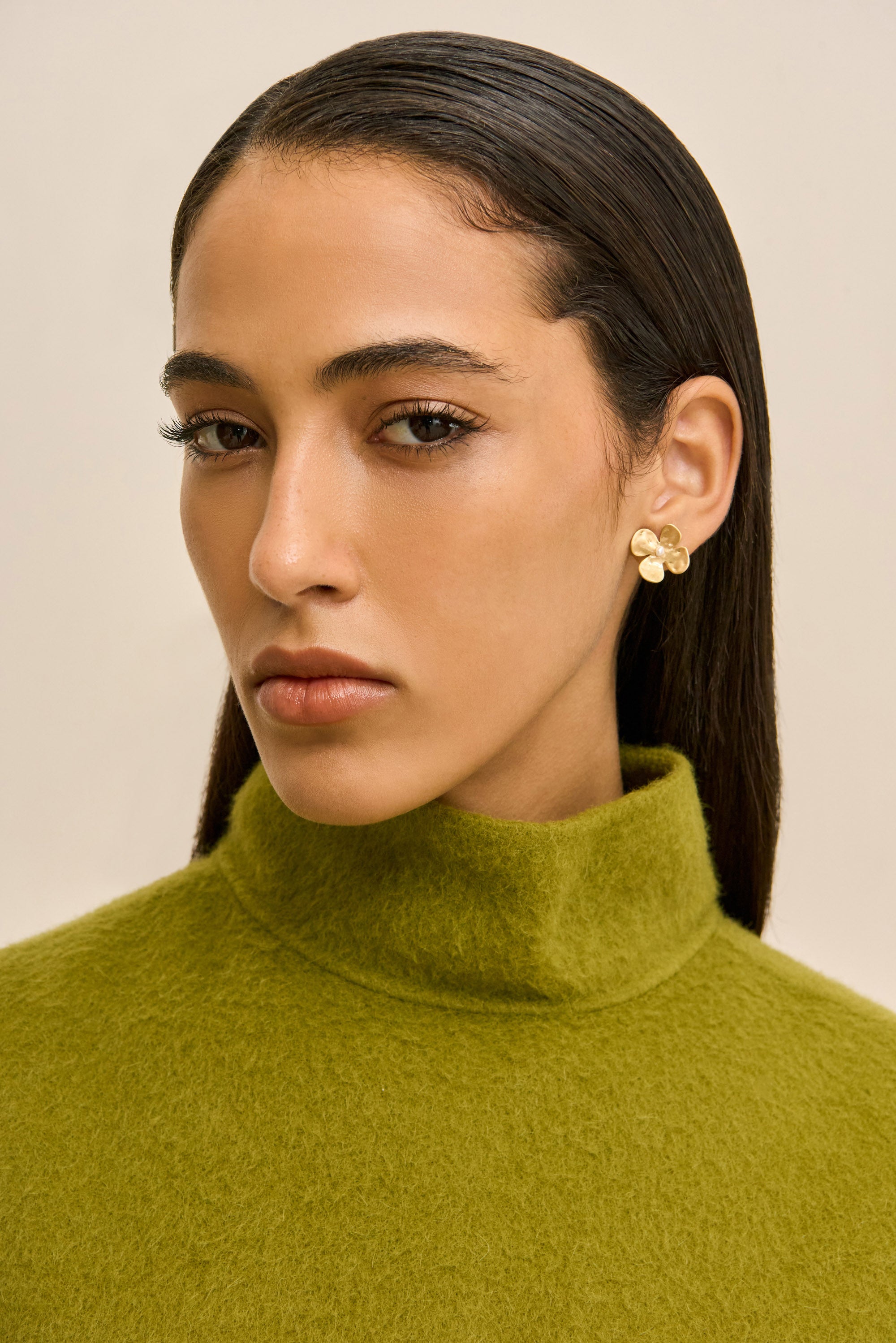 LUCKY MINI EARRING - BRUSHED BRASS