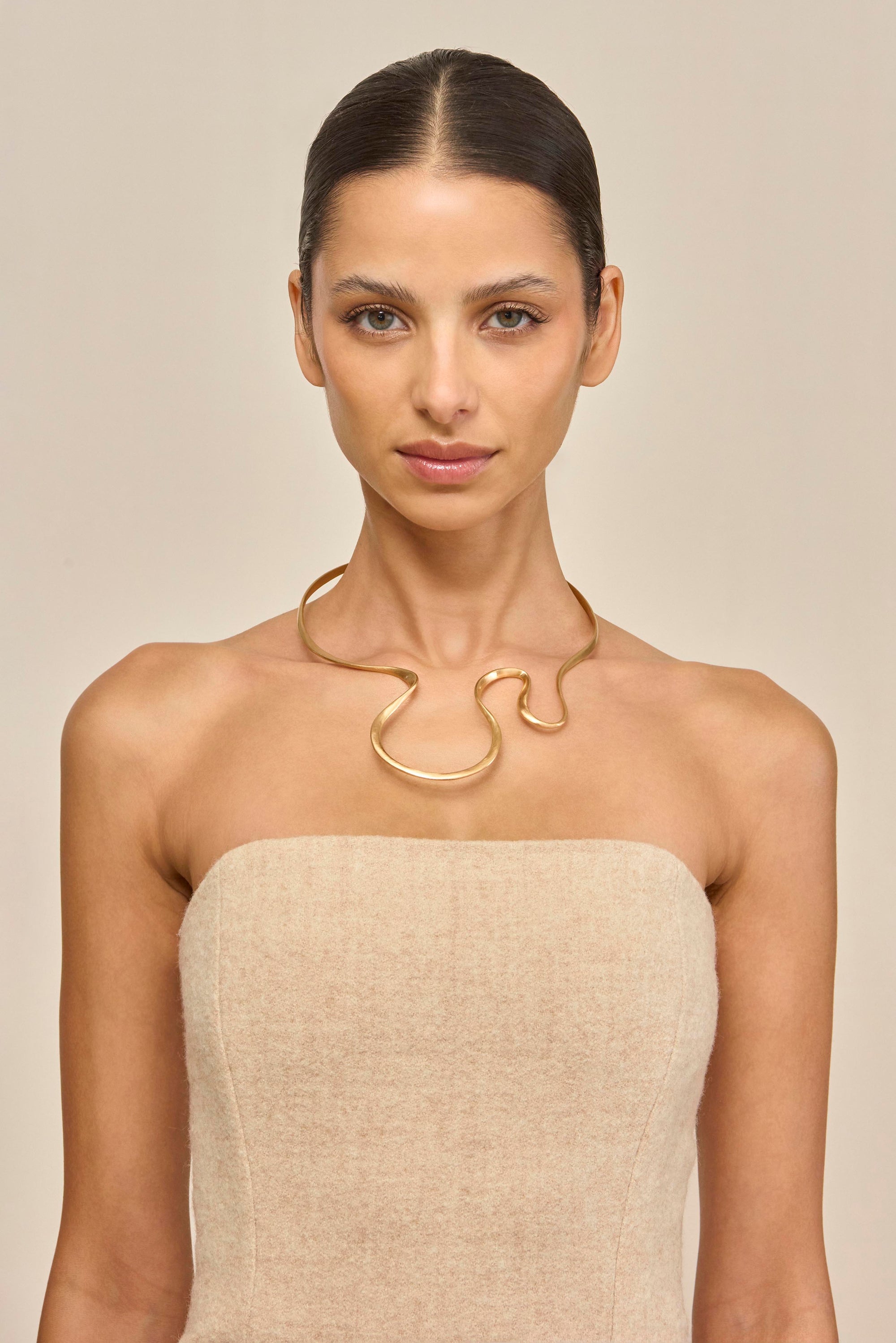 SUNI CHOKER - BRUSHED BRASS