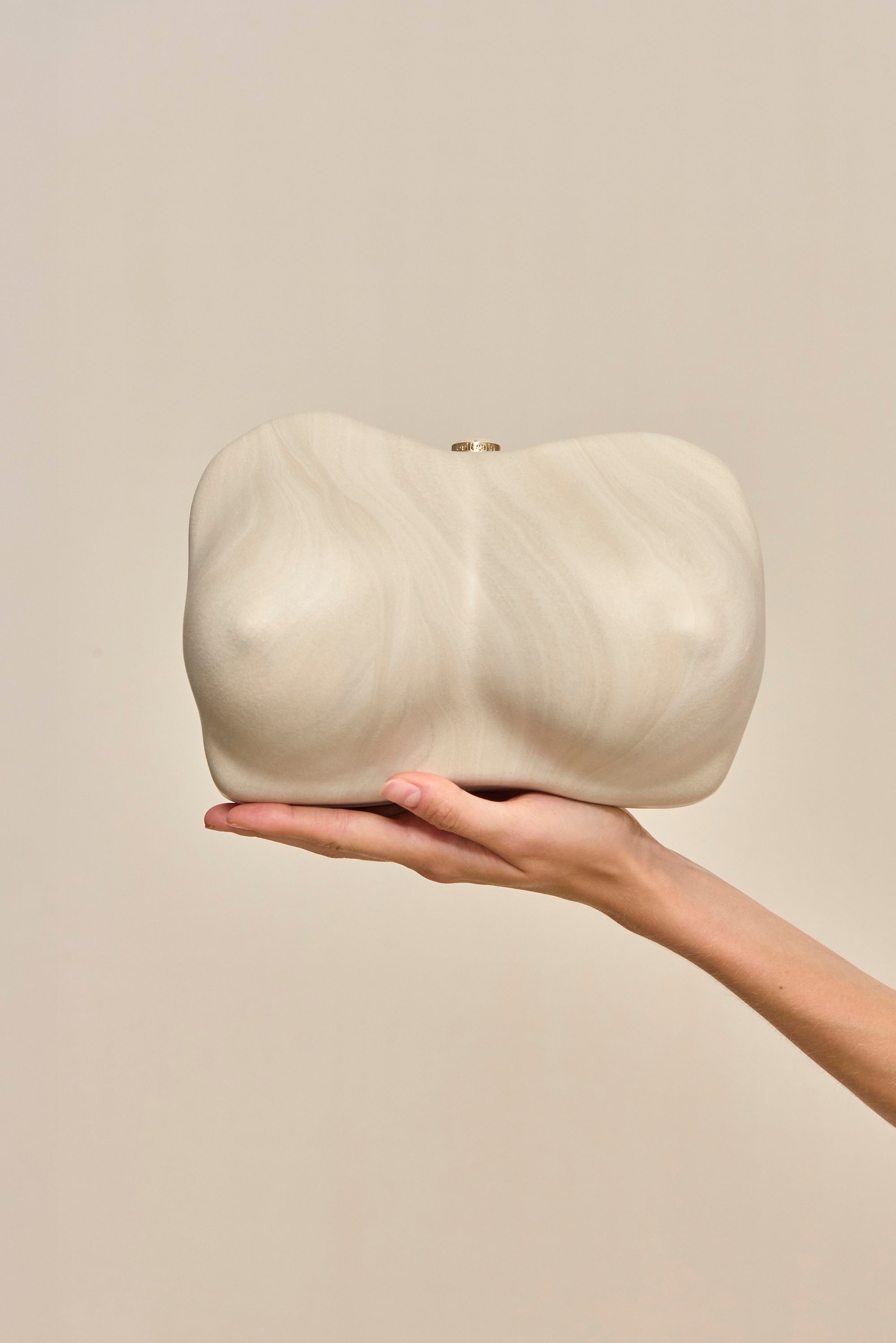 REINA CLUTCH - TRAVERTINE