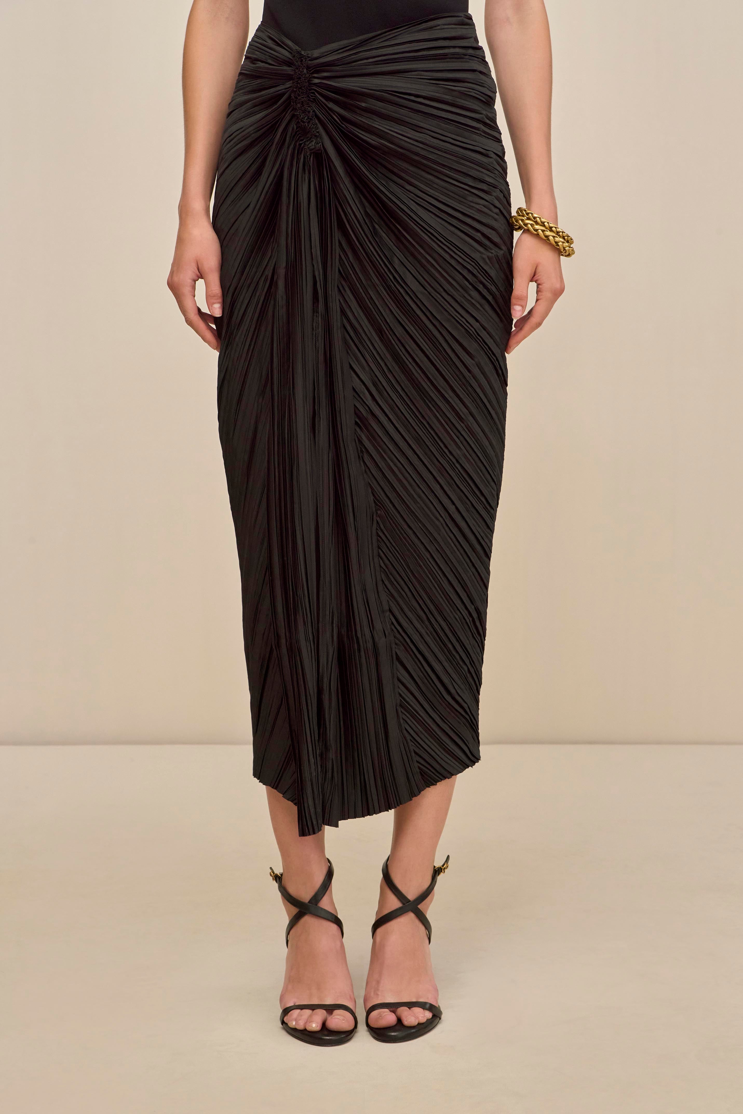 【送料&関税込】Cult Gaia Sola Skirt In Black Viscose 240822_DR_CULT_GAIA_S25_HS25_L