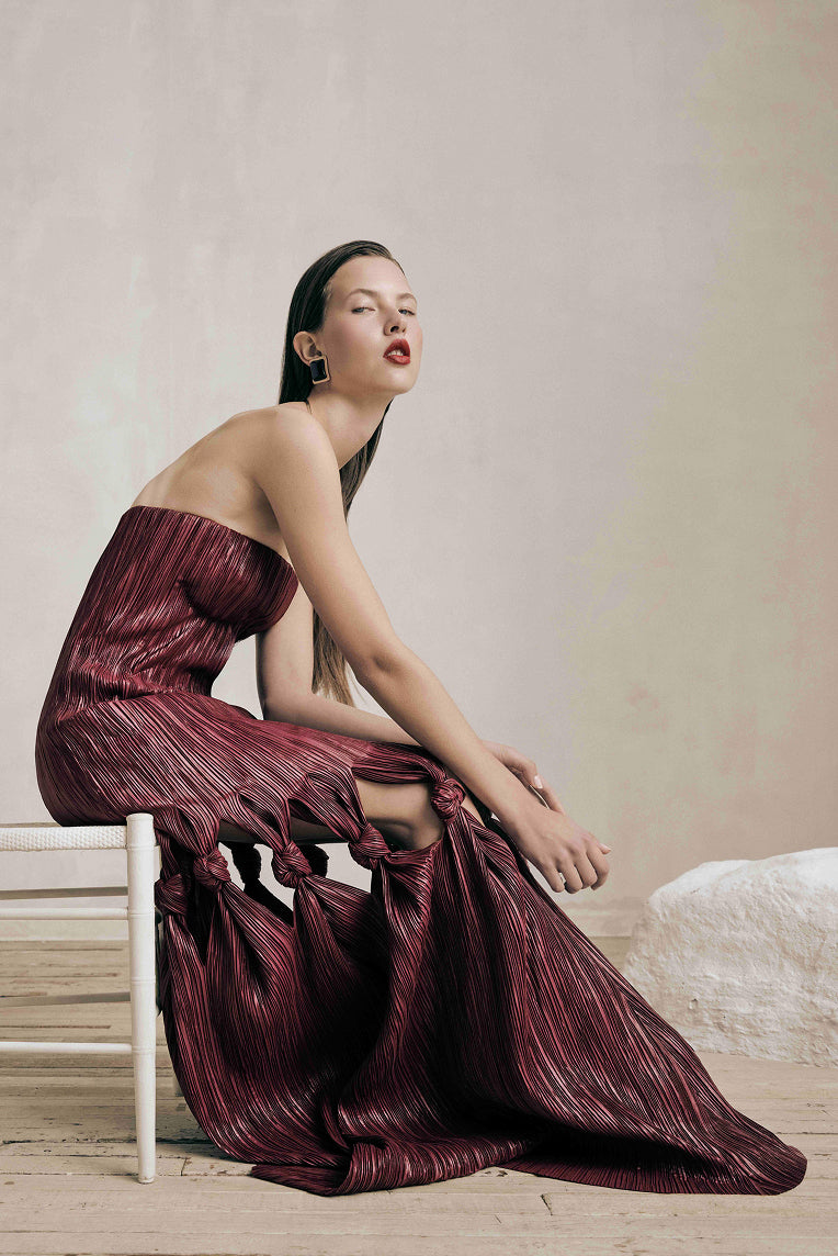 DISCOVER GUEST OF DRESSING ON CULTGAIA.COM