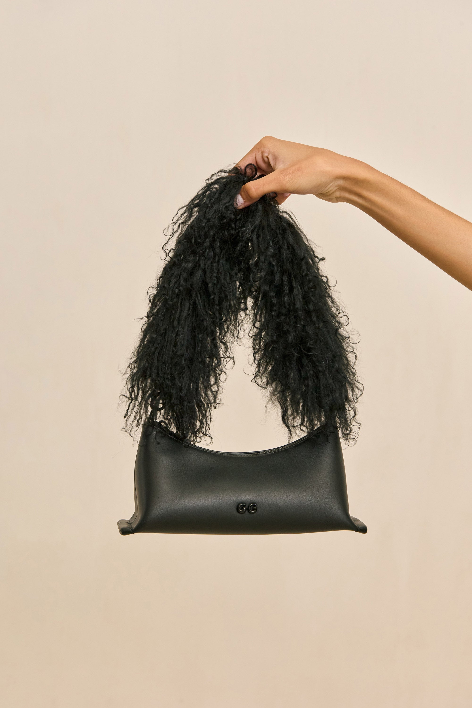 OSA SHOULDER BAG - BLACK SHEARLING