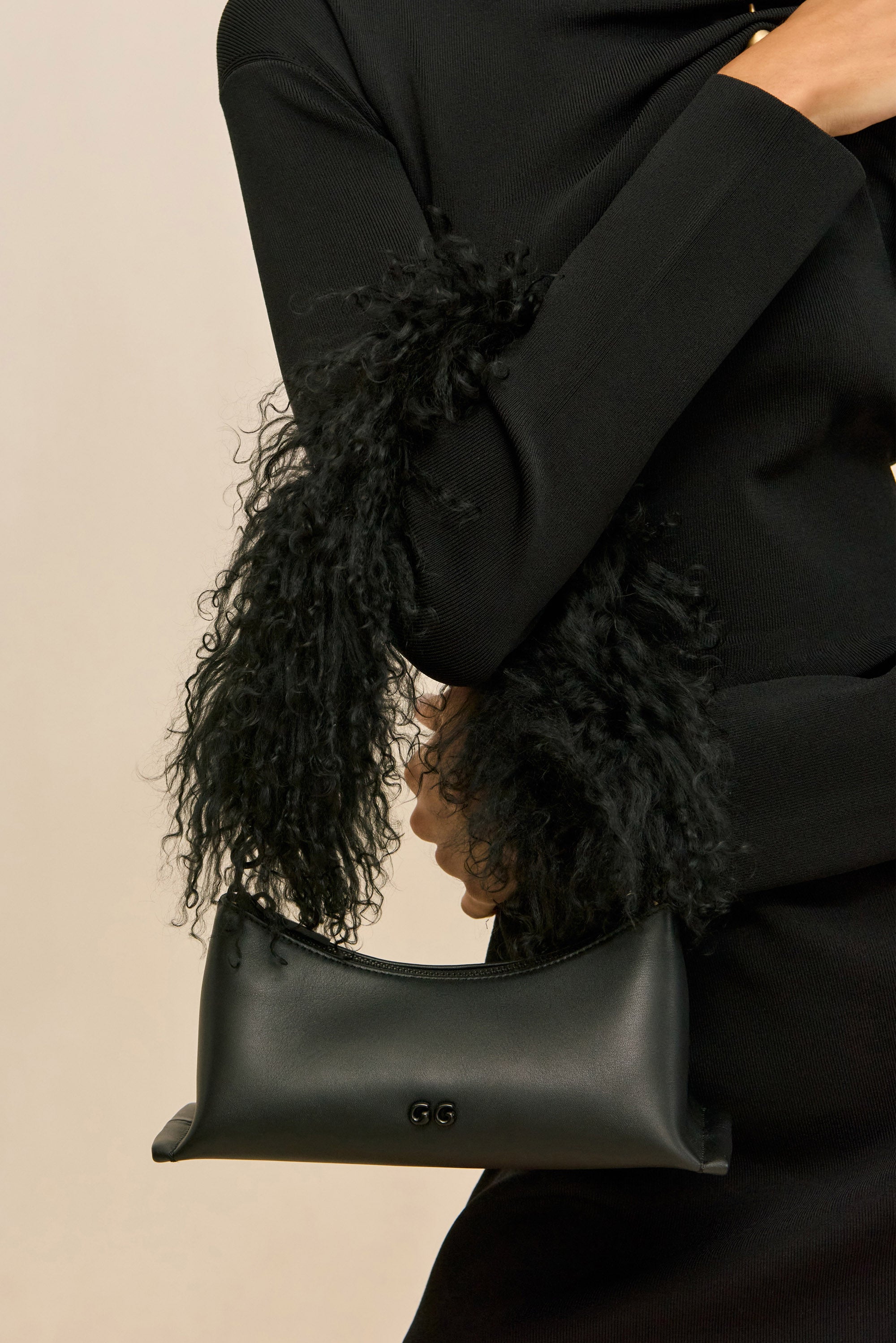 OSA SHOULDER BAG - BLACK SHEARLING