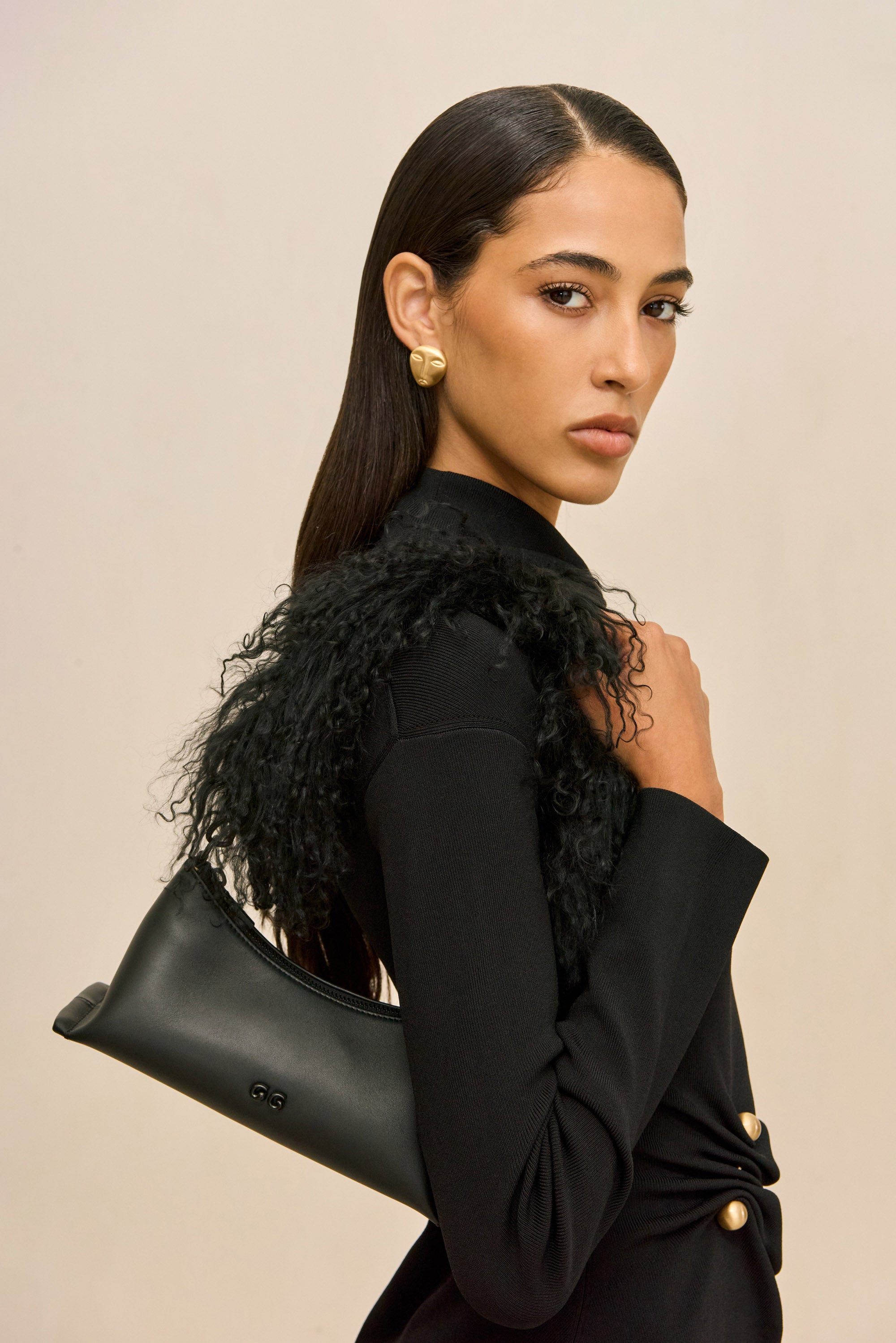 OSA SHOULDER BAG - BLACK SHEARLING