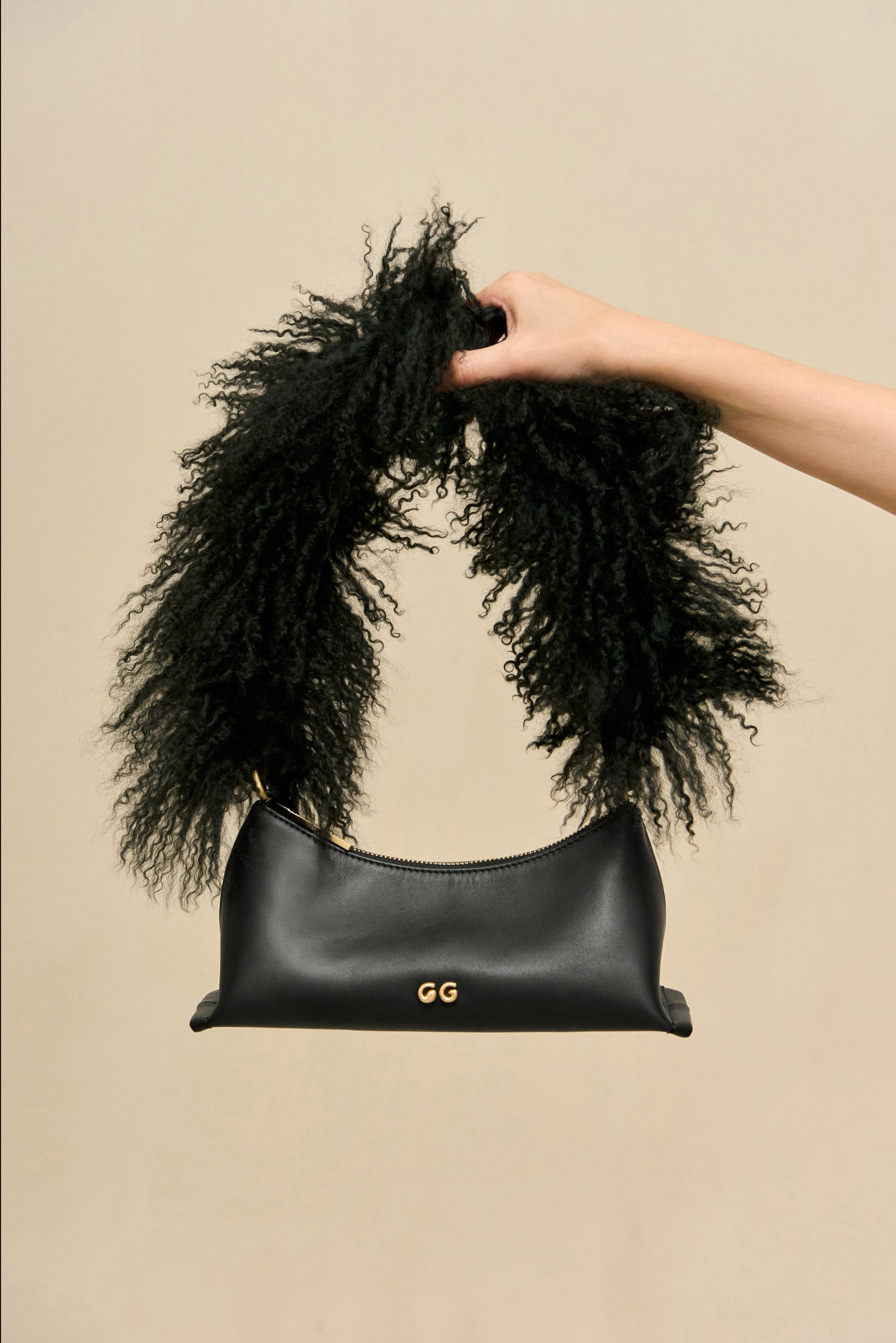 OSA SHOULDER BAG - BLACK SHEARLING