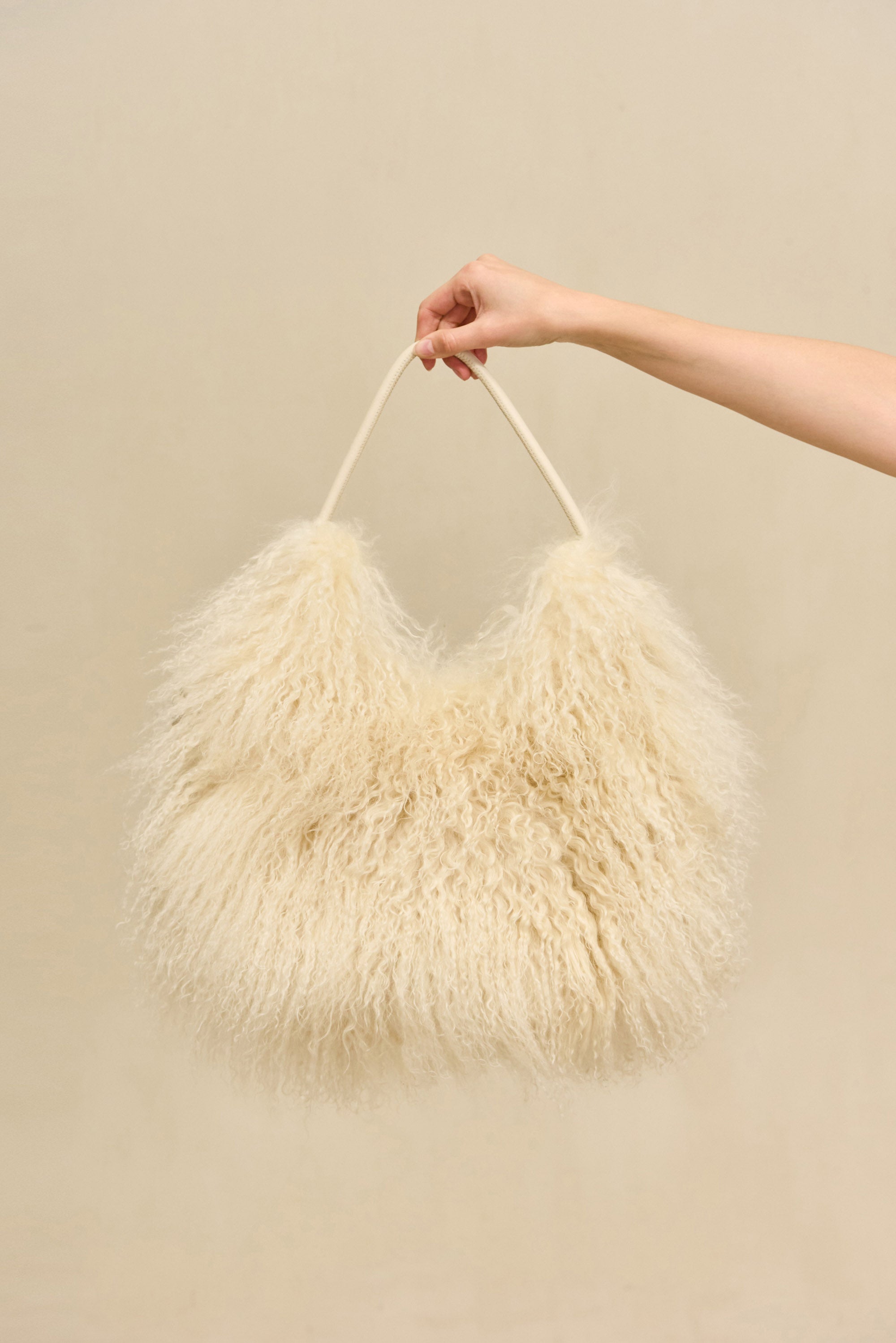SOLAY SHOULDER BAG - NATURAL SHEARLING