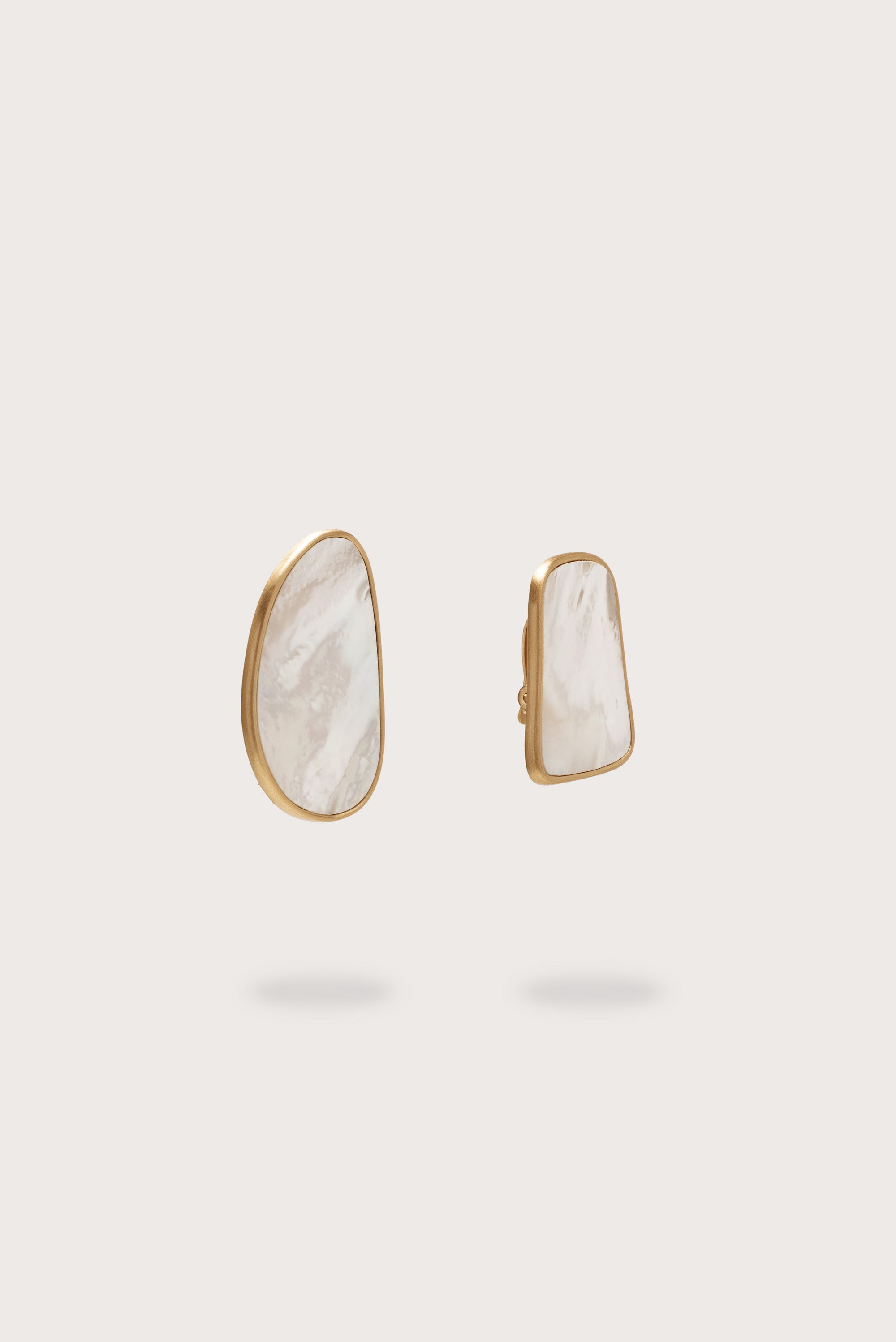 YUSRA EARRING - MOTHER OF PEARL