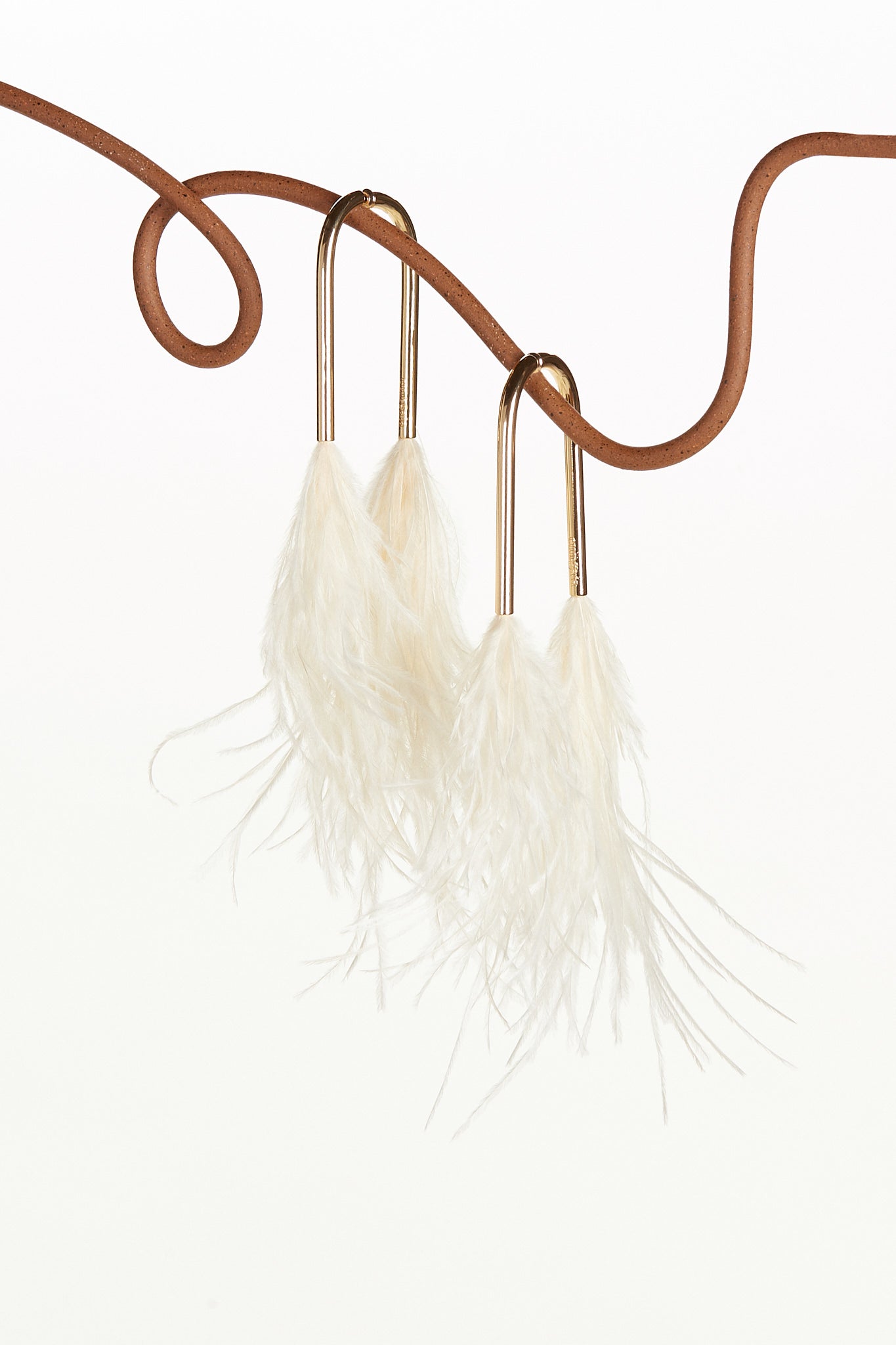 META FEATHER EARRING - OFF WHITE – CULT GAIA